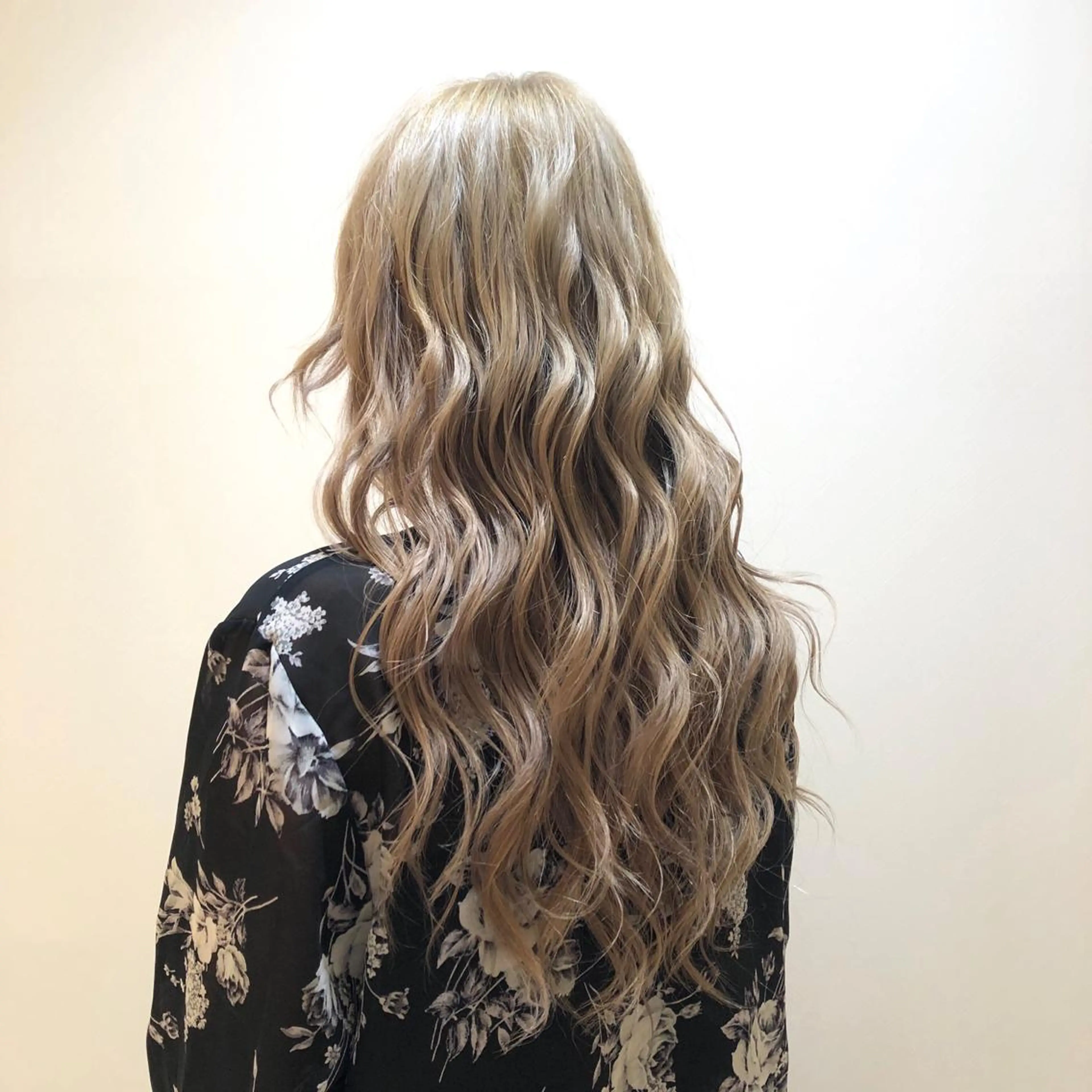 ロング カラー ブリーチ ケアブリーチ グレージュ ヘアカラー トリートメント 🌈ぷる艶カラー🌈 髪質改善👑柳沼尚貴のヘアスタイル