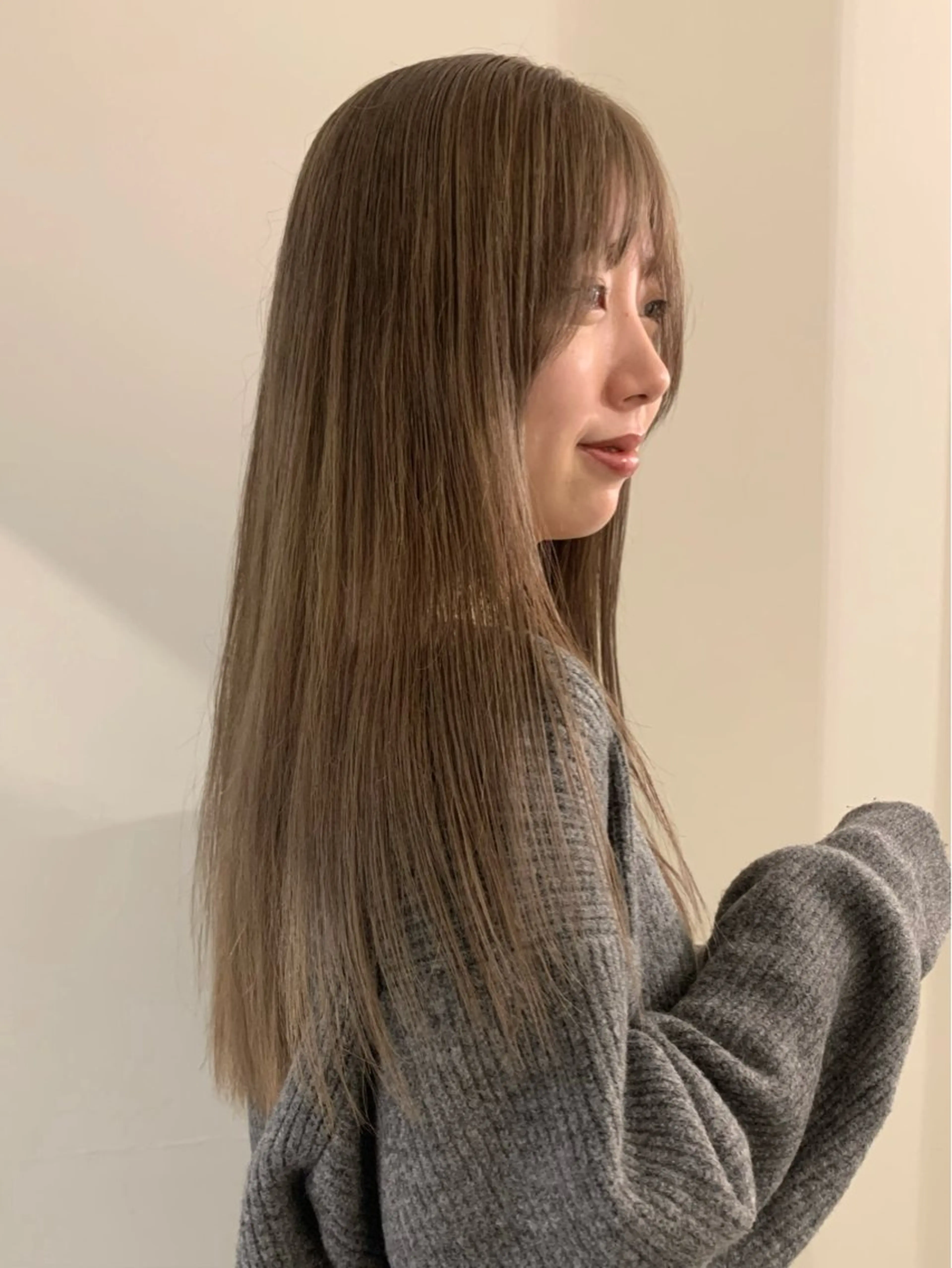 ロング カラー ベージュカラー ブリーチ ミルクティーベージュ カット ヘアカラー 落合希 Olivebeigeのヘアスタイル