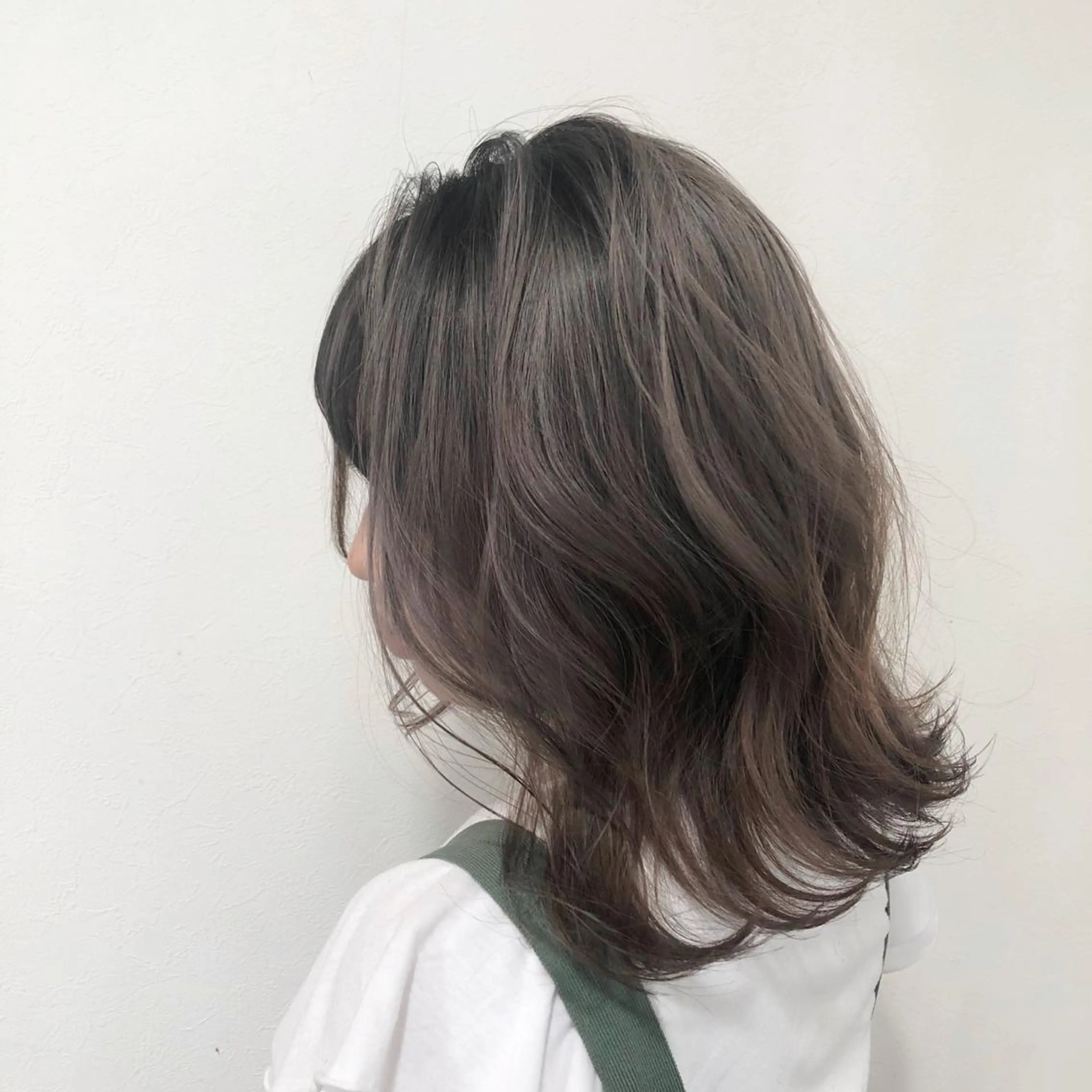 ミディアム カラー バレイヤージュ レイヤーカット 工藤 綾華のヘアスタイル