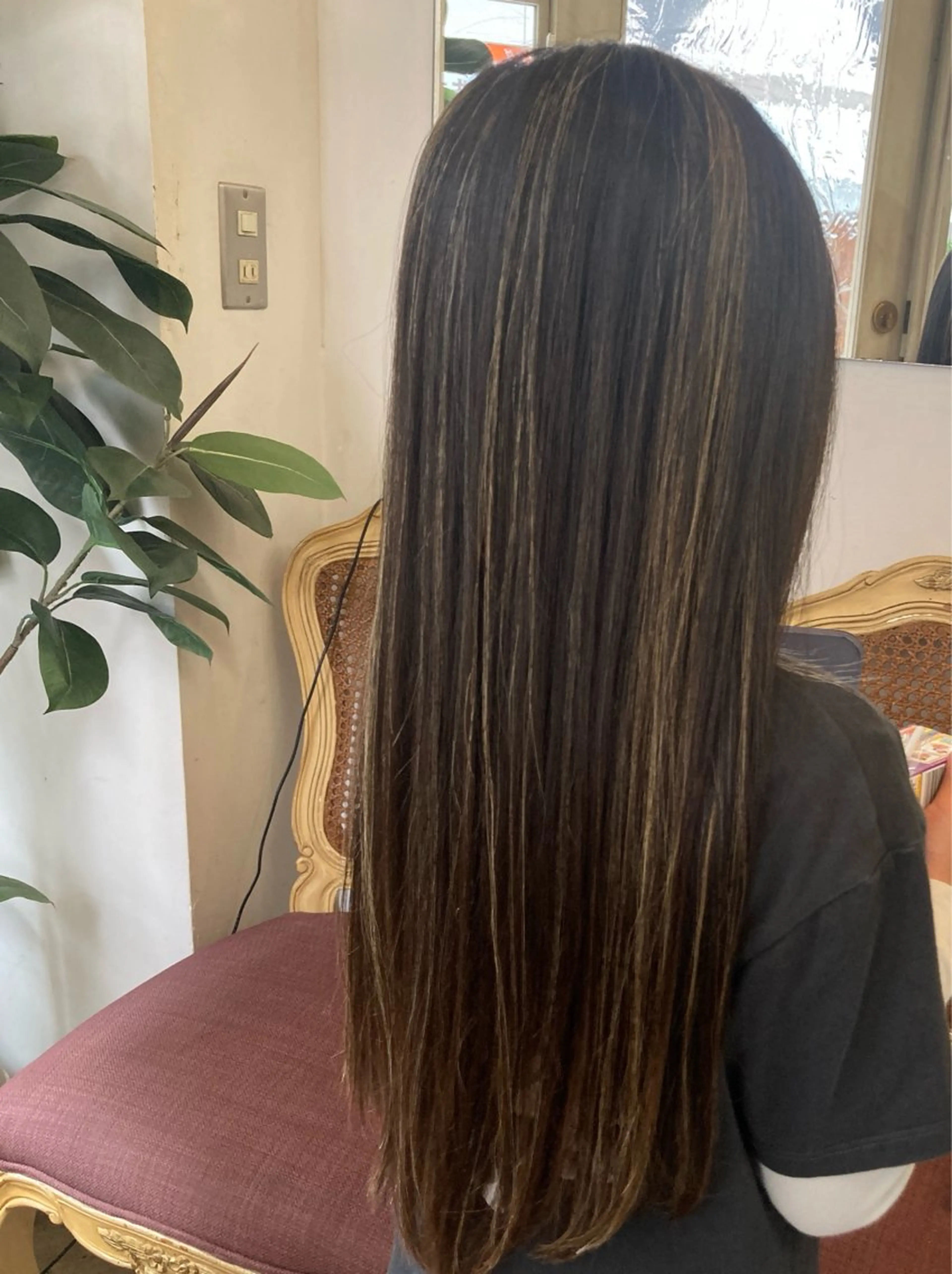 ロング カラー 抜きっぱなしブロンド ハイライトカラー ハイライト カット ヘアカラー 山﨑 彩香のヘアスタイル