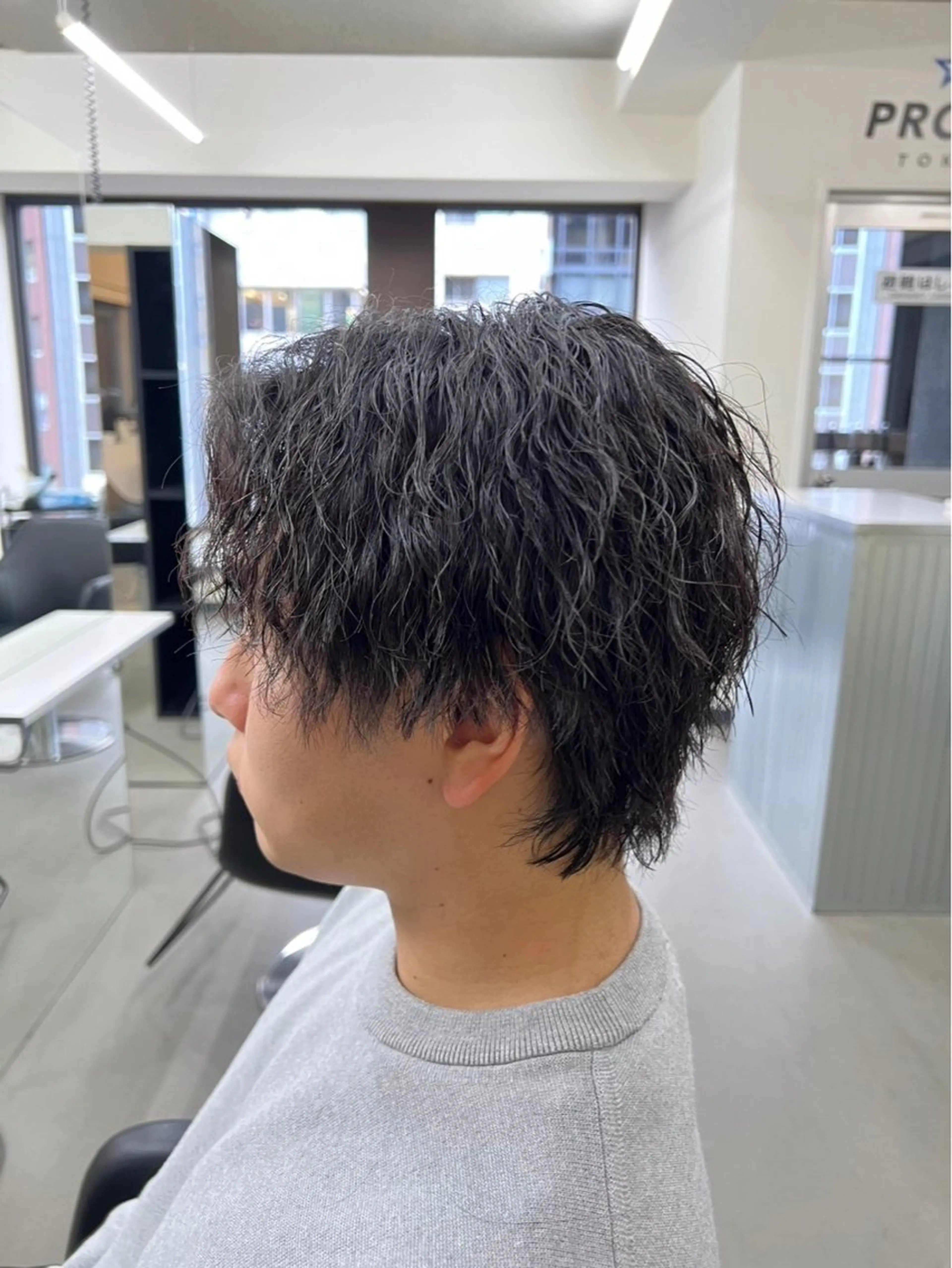 ショート パーマ メンズ センターパート マッシュ メンズパーマ ツイストスパイラルパーマ メンズウルフカット 渋谷／ブリーチ／ カラーモデル／はるとのヘアスタイル