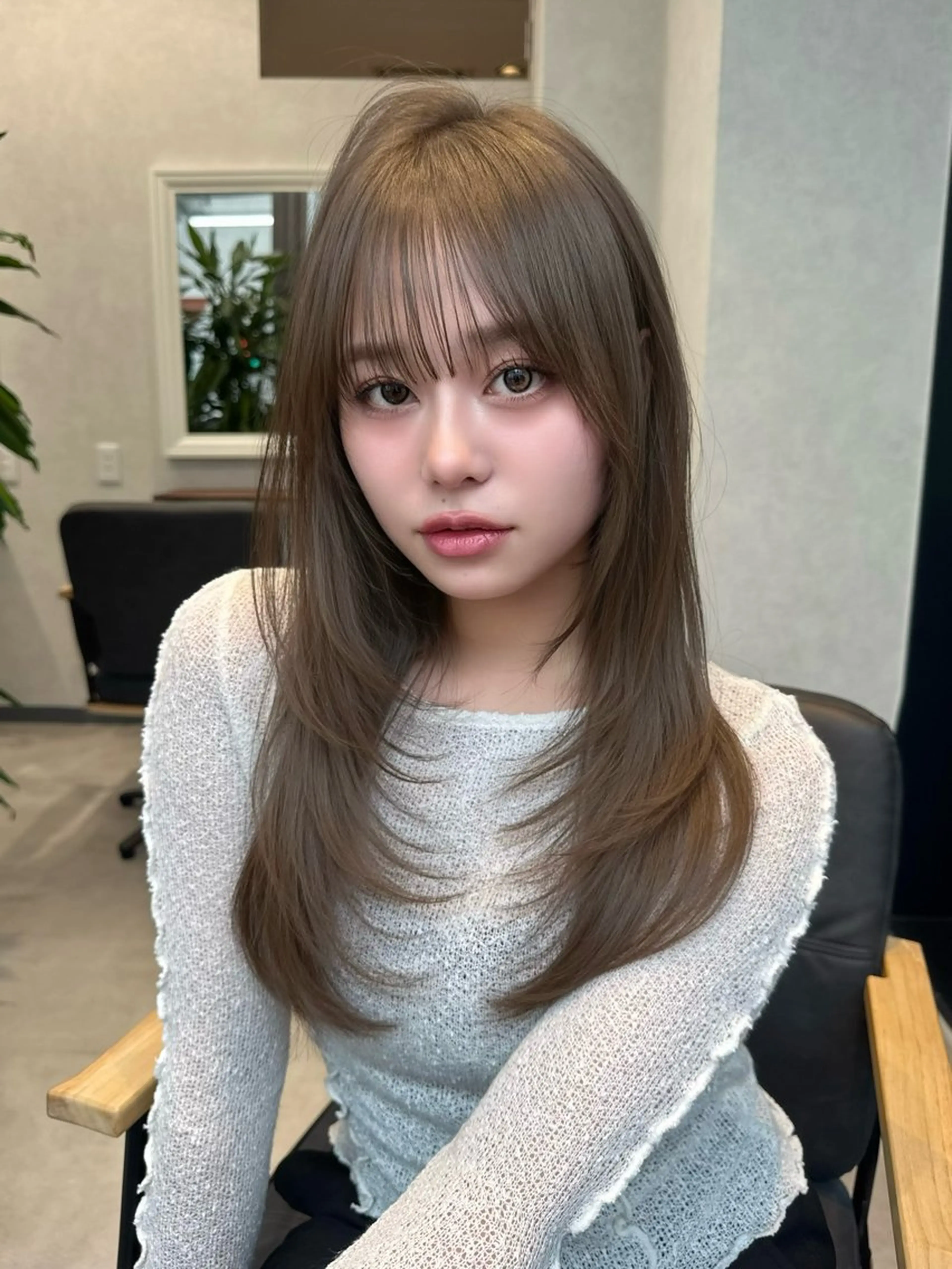ロング デート 似合わせカット ヘアカラー トリートメント ヘッドスパ ハイトーン/透明感 カラー/レイヤーのヘアスタイル
