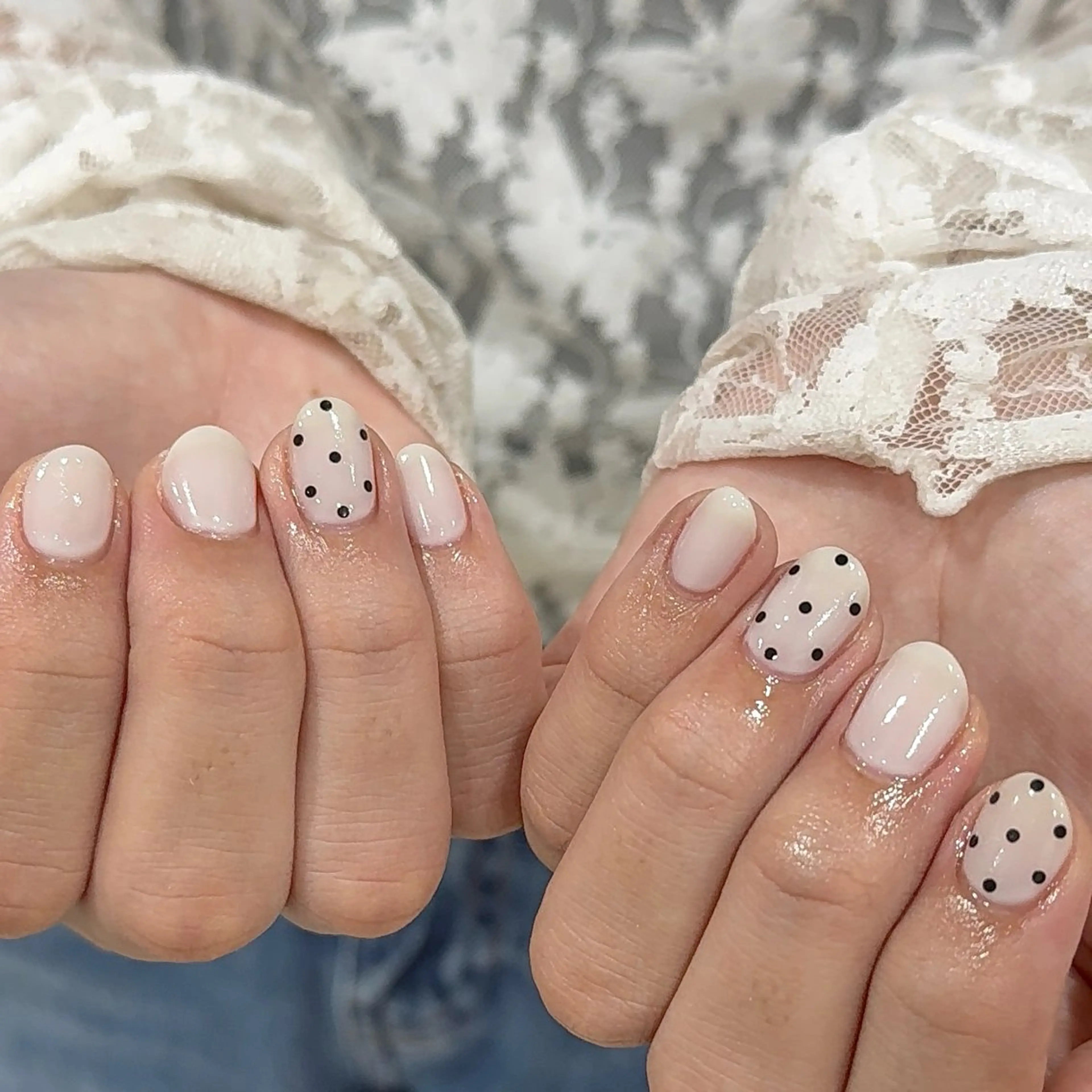 ネイル ドット ガーリー ショートネイル シンプルネイル ホワイト ハンドネイル Reillynail みさきのネイルデザイン