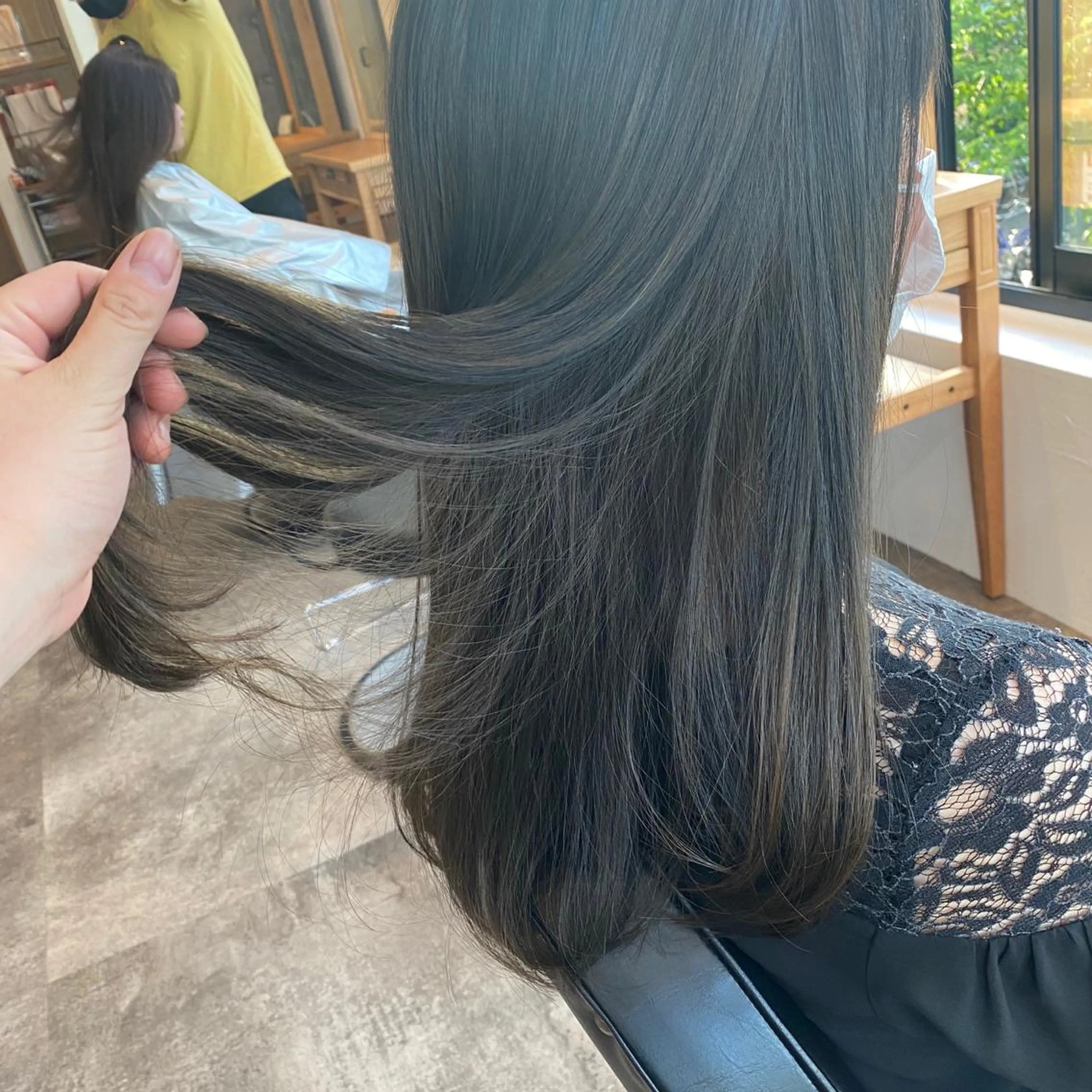 ミディアム 今井 悠菜のヘアスタイル