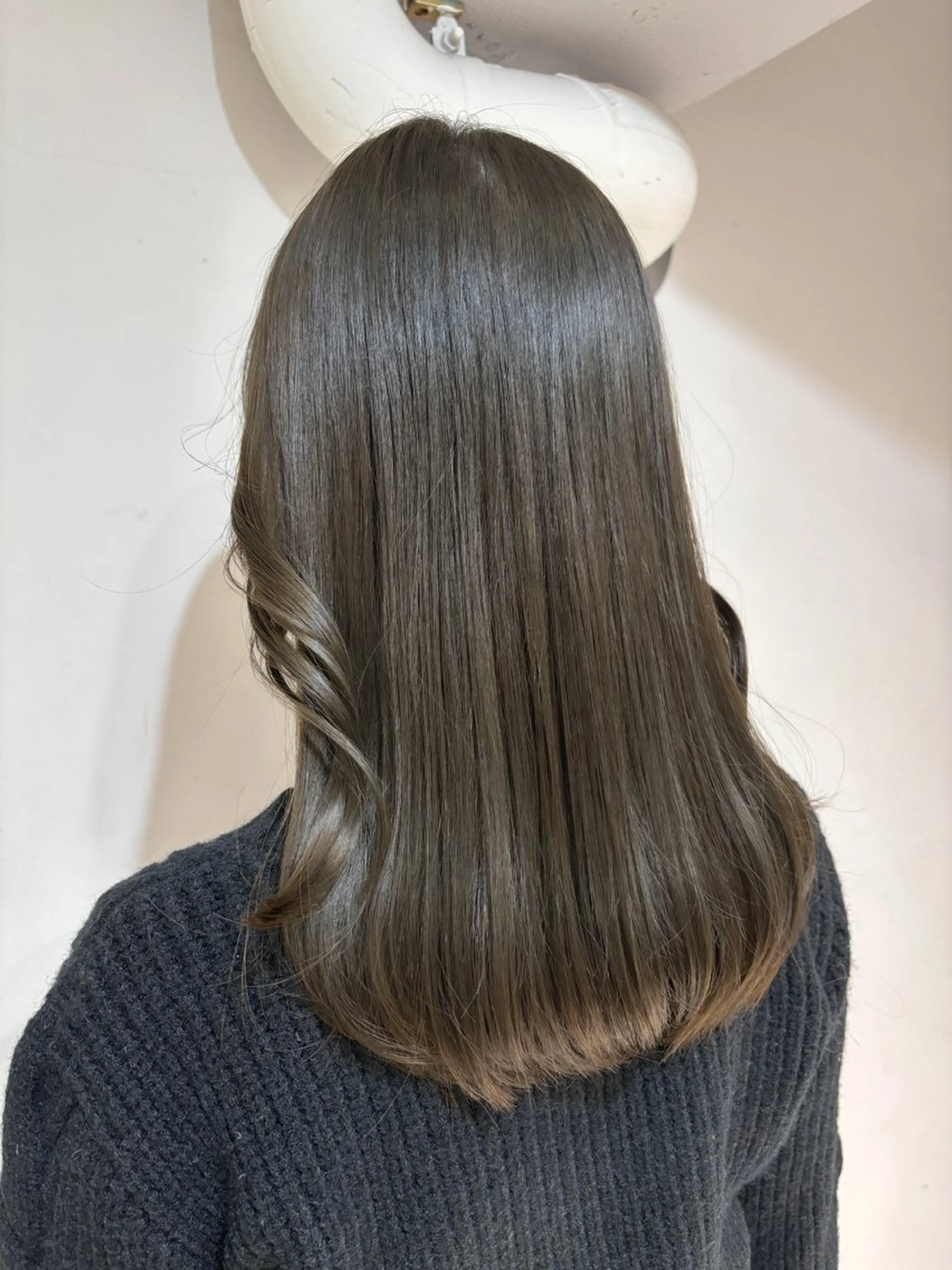 セミロング カラー ブリーチ 透明感カラー グレージュ ブリーチなしカラー オリーブグレージュ 小顔ショート/透明感 カラー/チサトのヘアスタイル