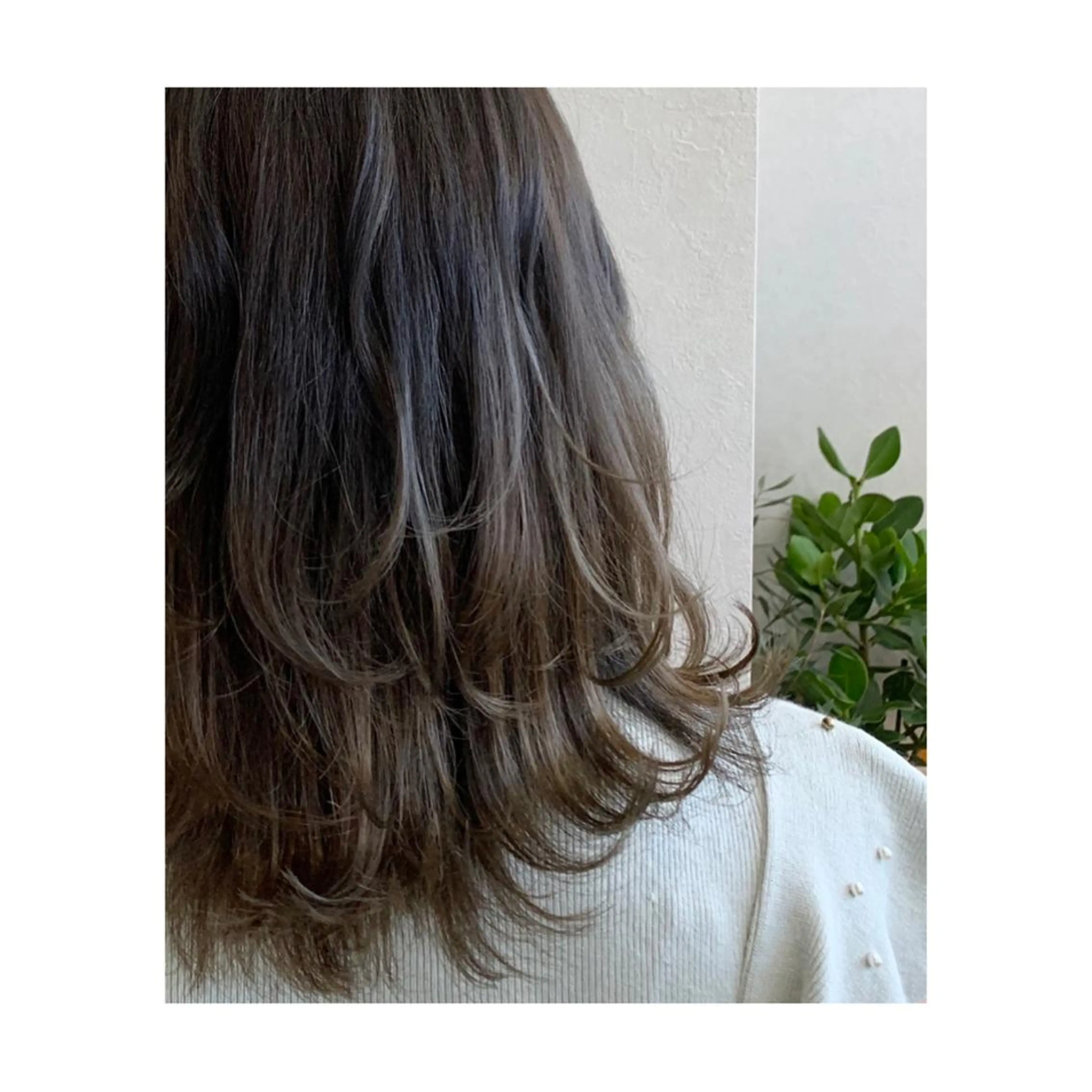 セミロング カラー グラデーションカラー Log.hair所属・小坂 愛美のヘアスタイル