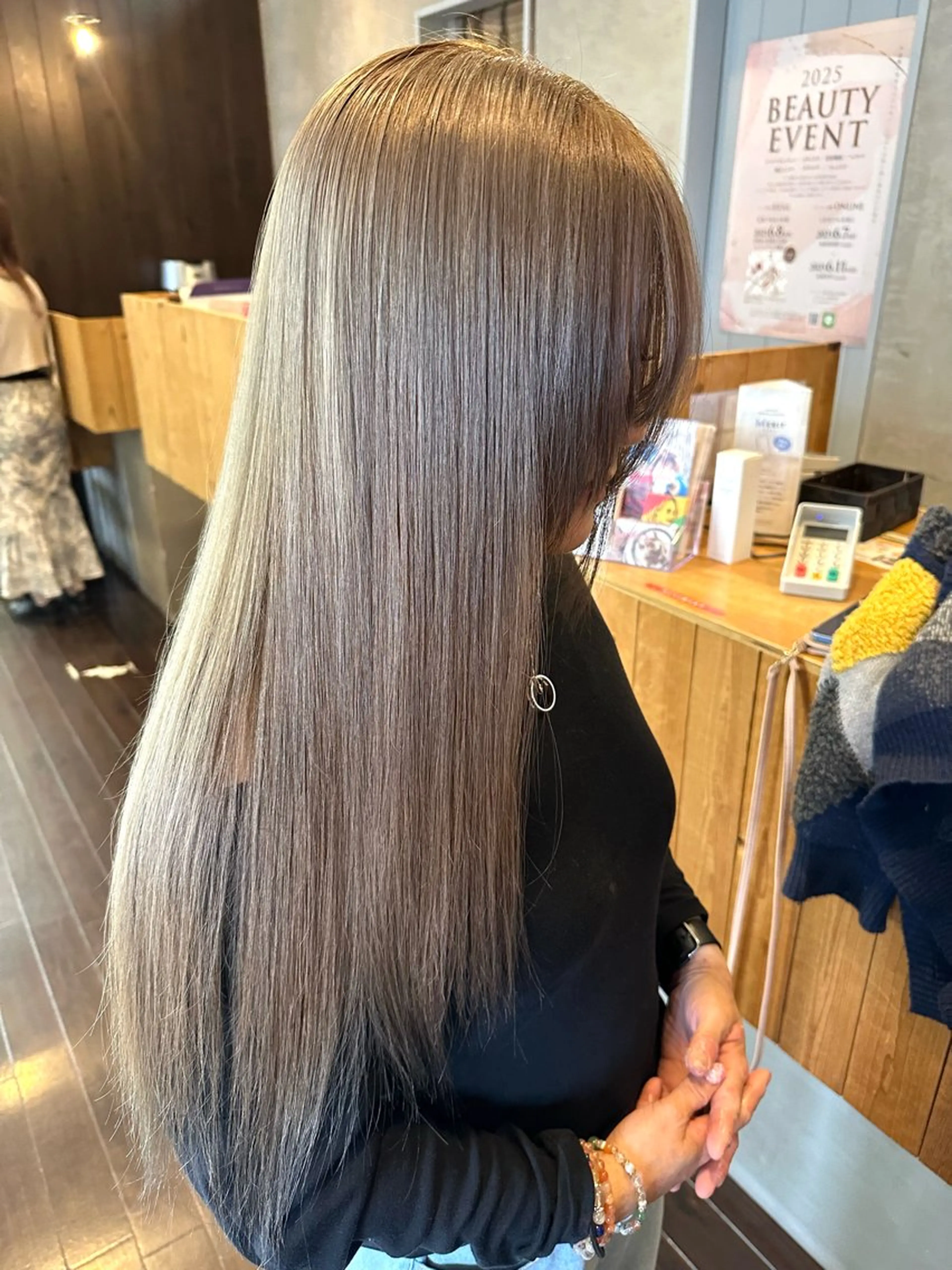 ロング カラー ベージュカラー ブリーチ ダブルカラー ブリーチなしカラー カット ヘアカラー BRANCHÉ小牧/ 西尾 美月のヘアスタイル