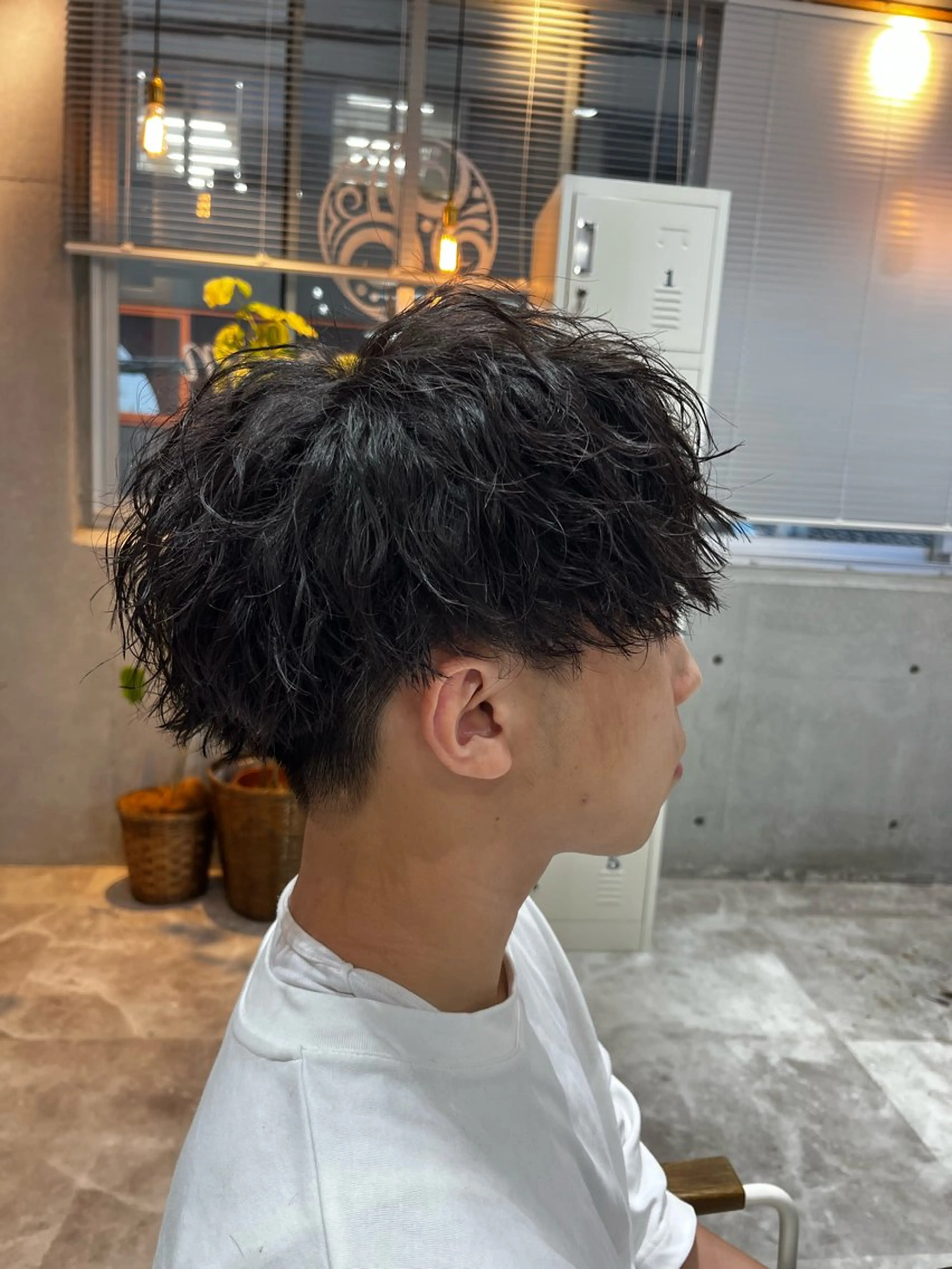 ミディアム パーマ メンズ ミディアムパーマ メンズパーマ ツイストスパイラルパーマ 波巻きパーマ スパイラルパーマ カット パーマ メンズカット パーマ／稲葉のヘアスタイル