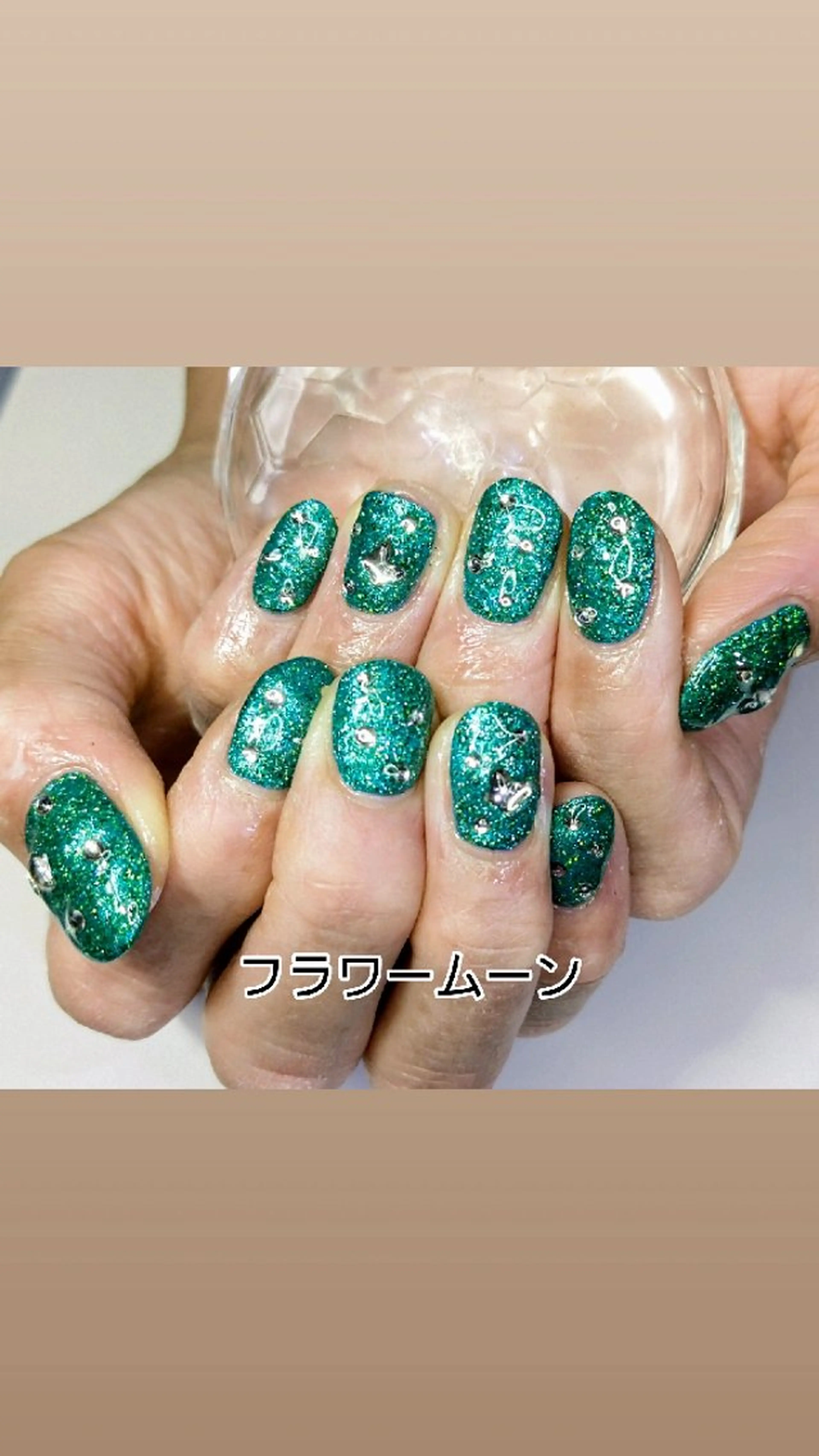 ネイル ラメ(グリッター) ハンドネイル ハンドケア フラワー ムーンのネイルデザイン