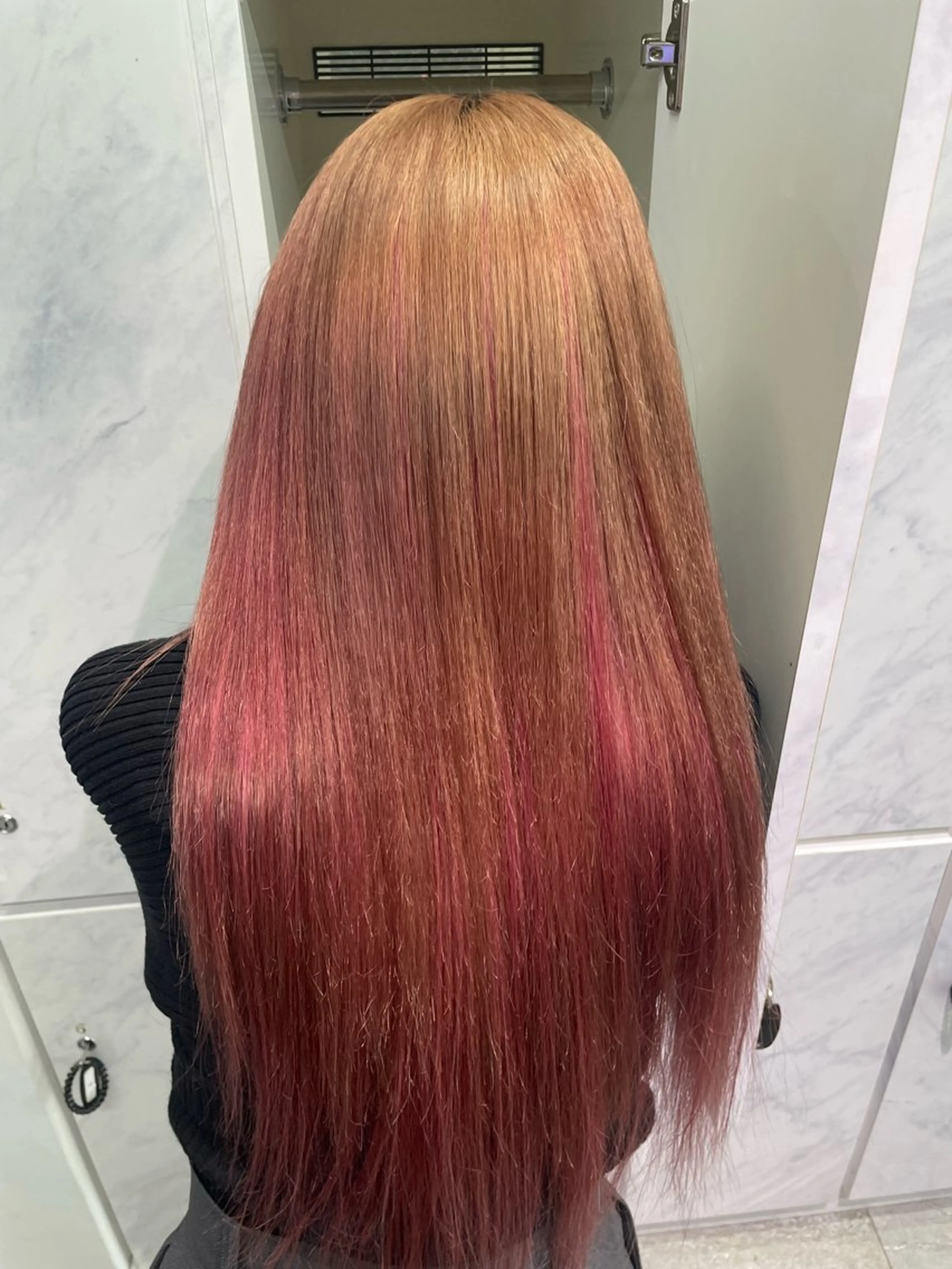 ロング エクステ ハイトーンカラーエク ステ🌺RENA🌺のヘアスタイル