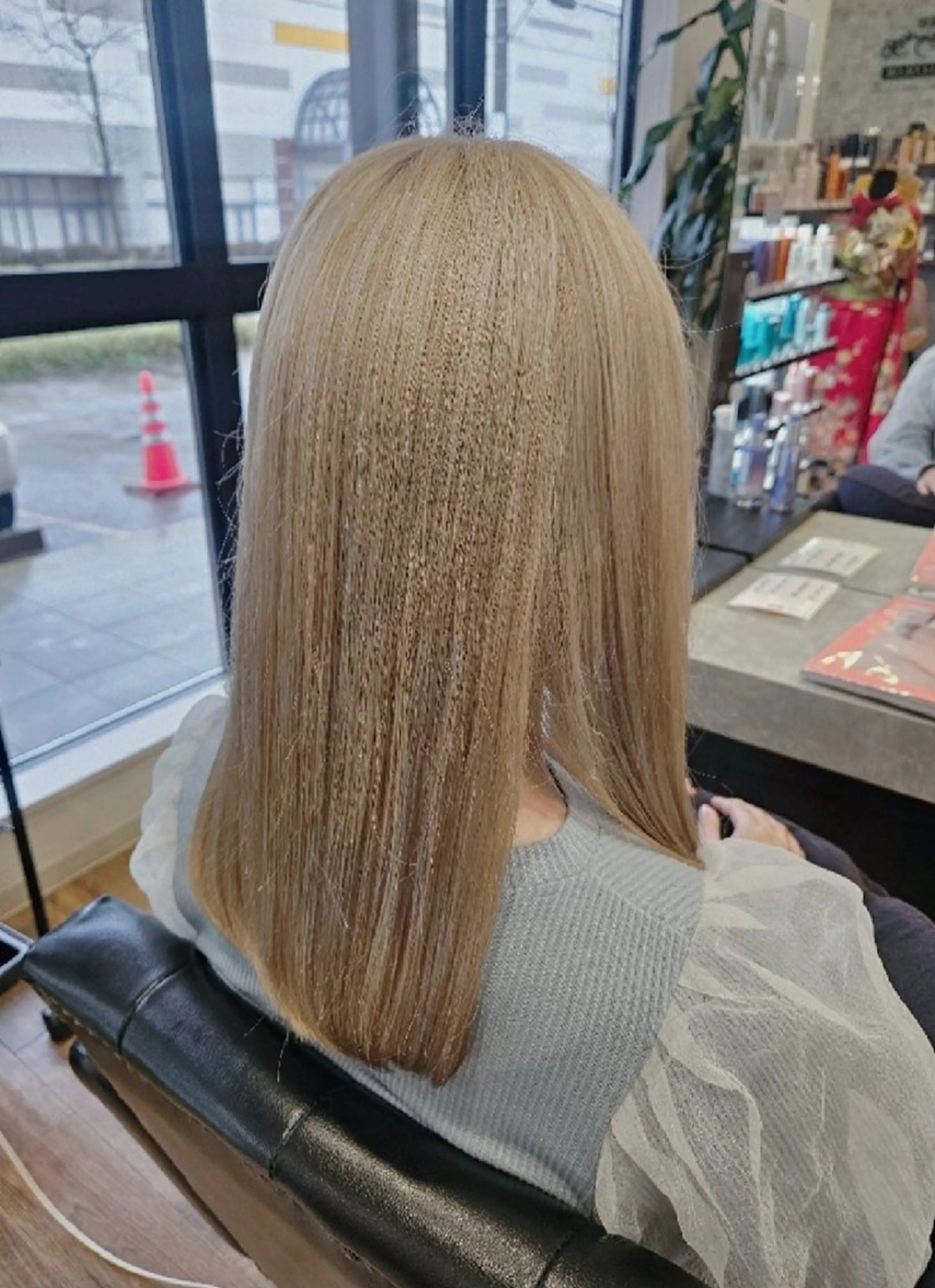 カラー ミディアム カット ヘアカラー トリートメント 関口 友菜のヘアスタイル