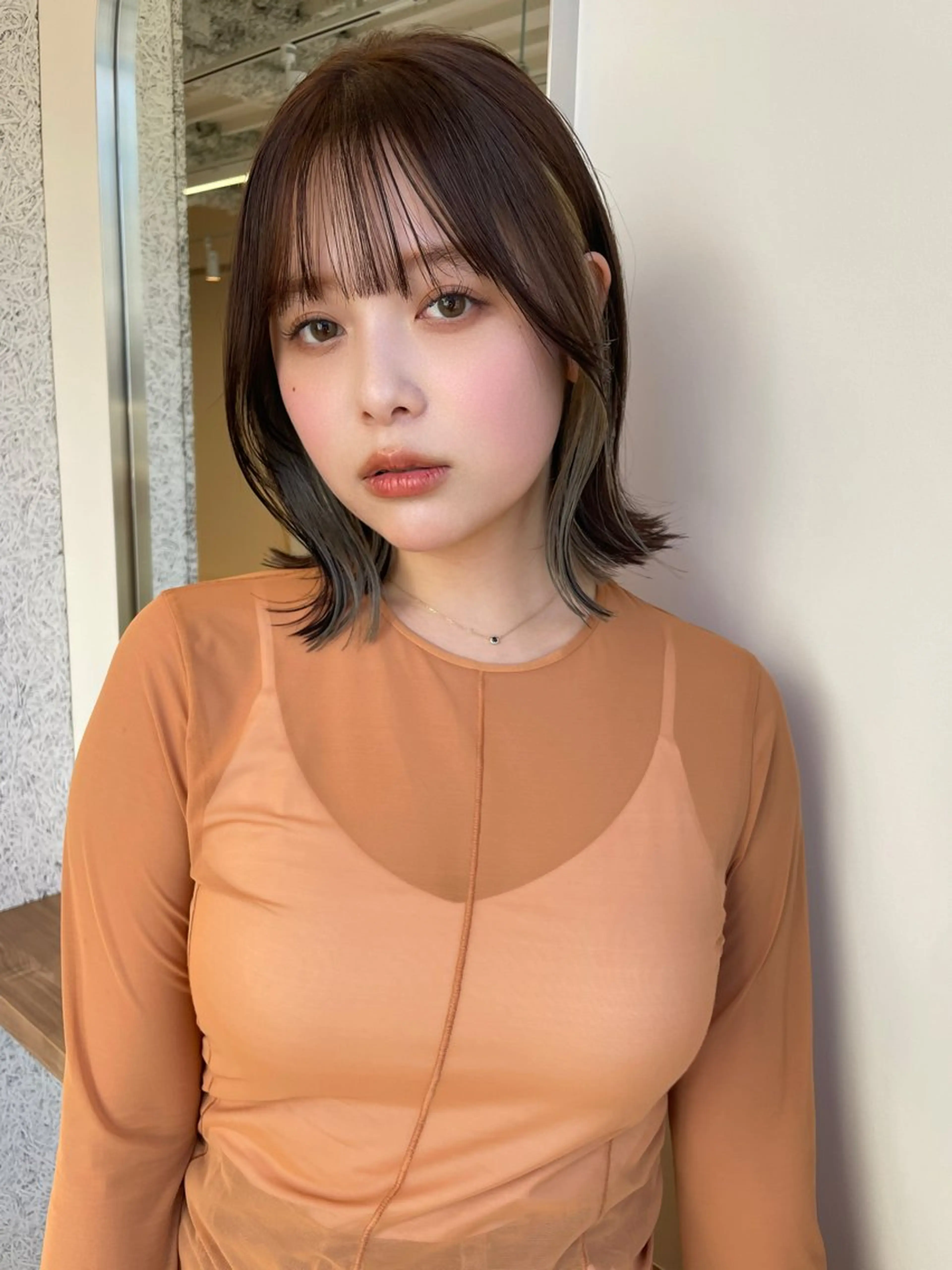 ミディアム カラー 切りっぱなしボブ ボブレイヤー ボブ くびれヘア 伸ばしかけ カット ヘアカラー 結べるレイヤーボブ くびれLady表参道のヘアスタイル