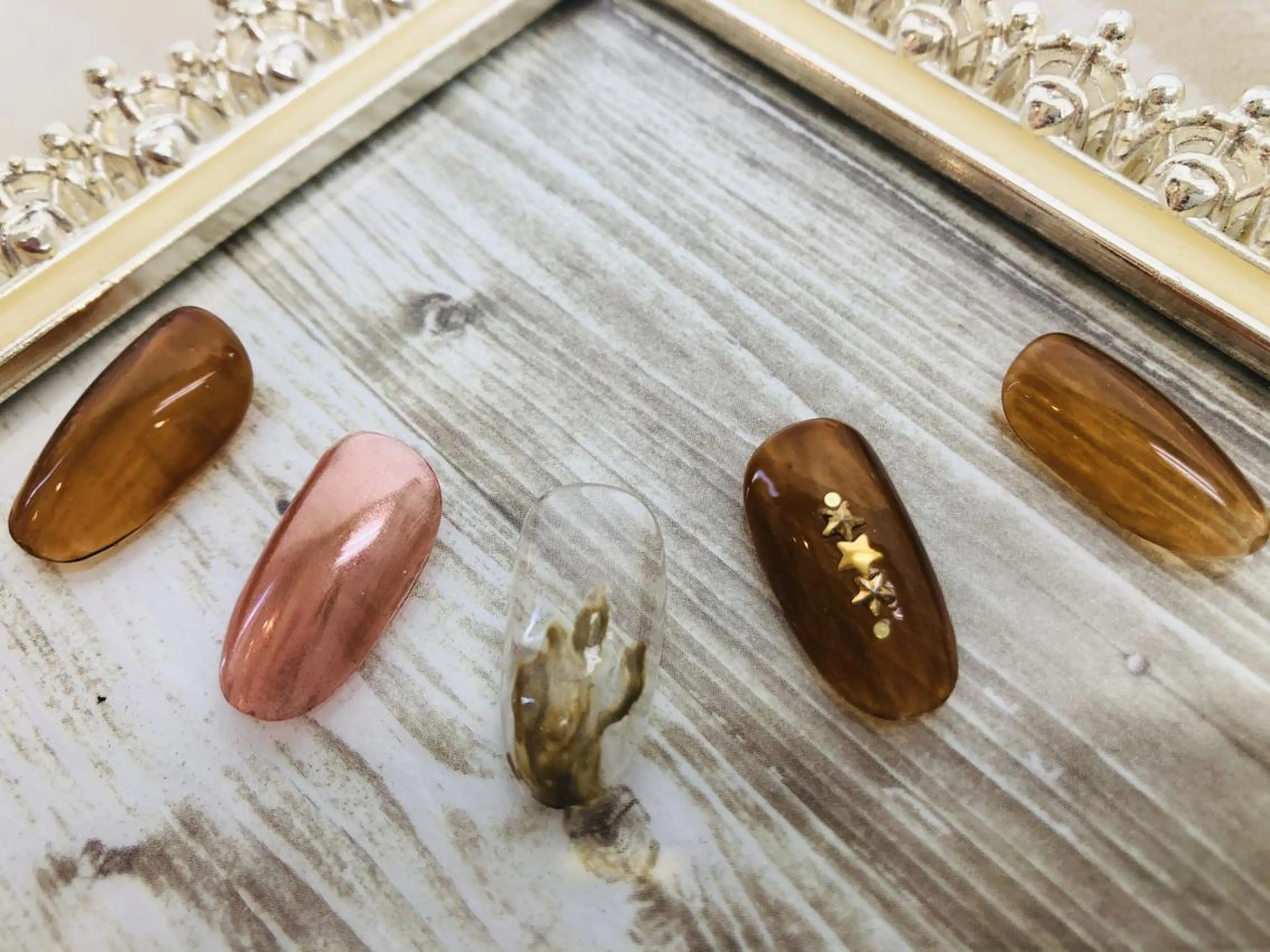 ネイル 【尾下】 ロイヤル•セラピストのネイルデザイン