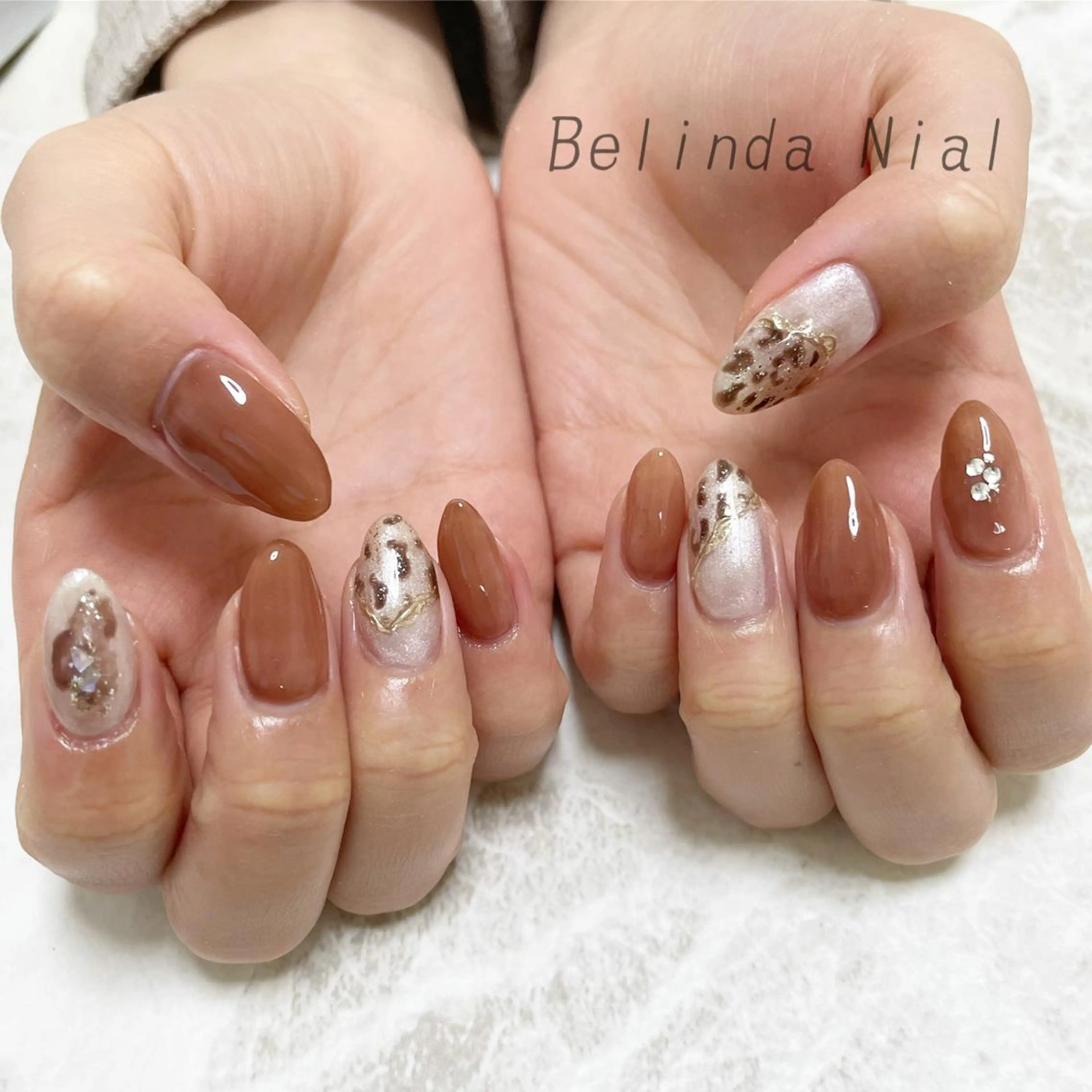 4本デザインネイル・ナチュラルデザインの写真