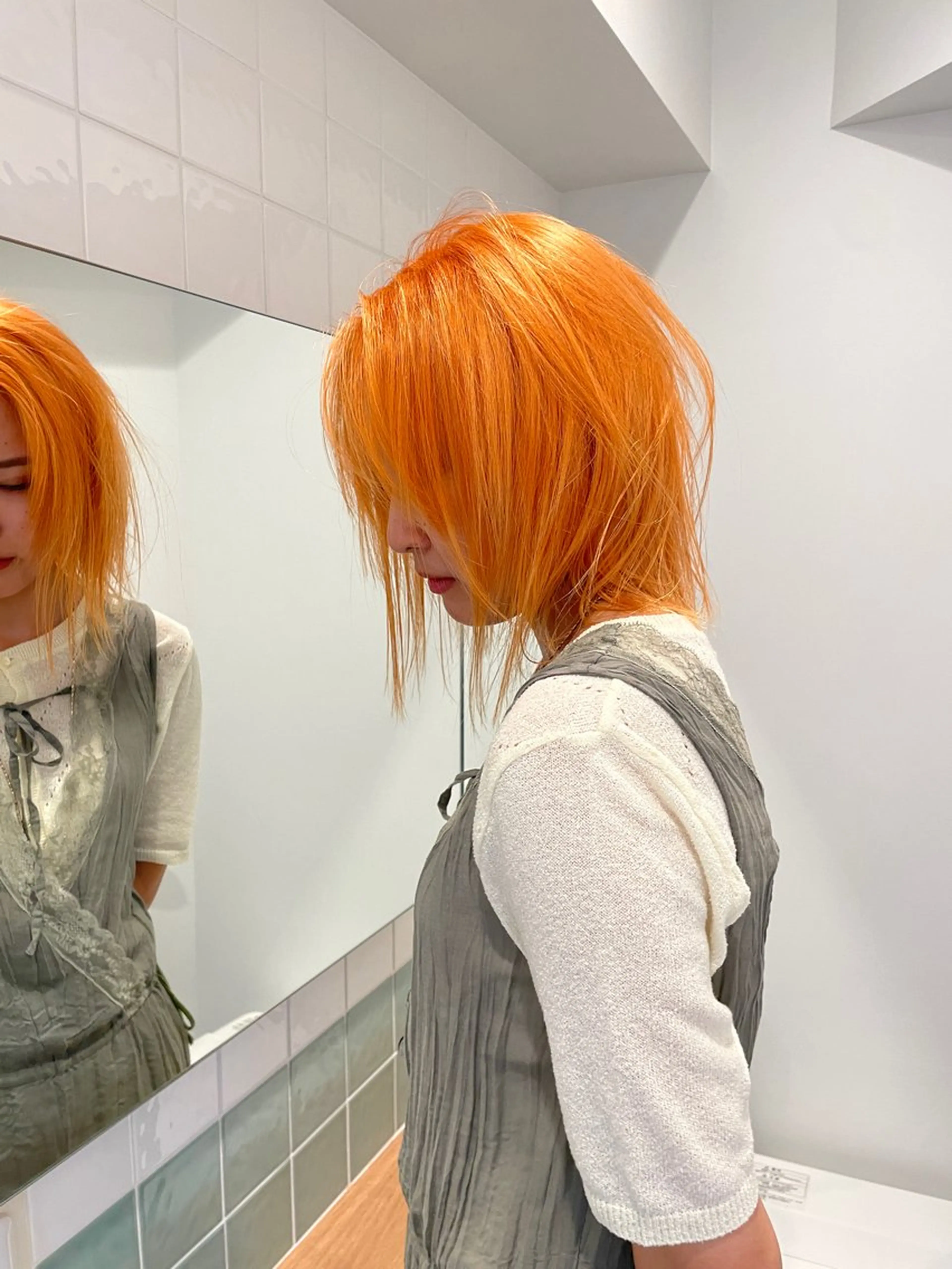 ミディアム カラー 切りっぱなしボブ レイヤー/縮毛矯正のヘアスタイル