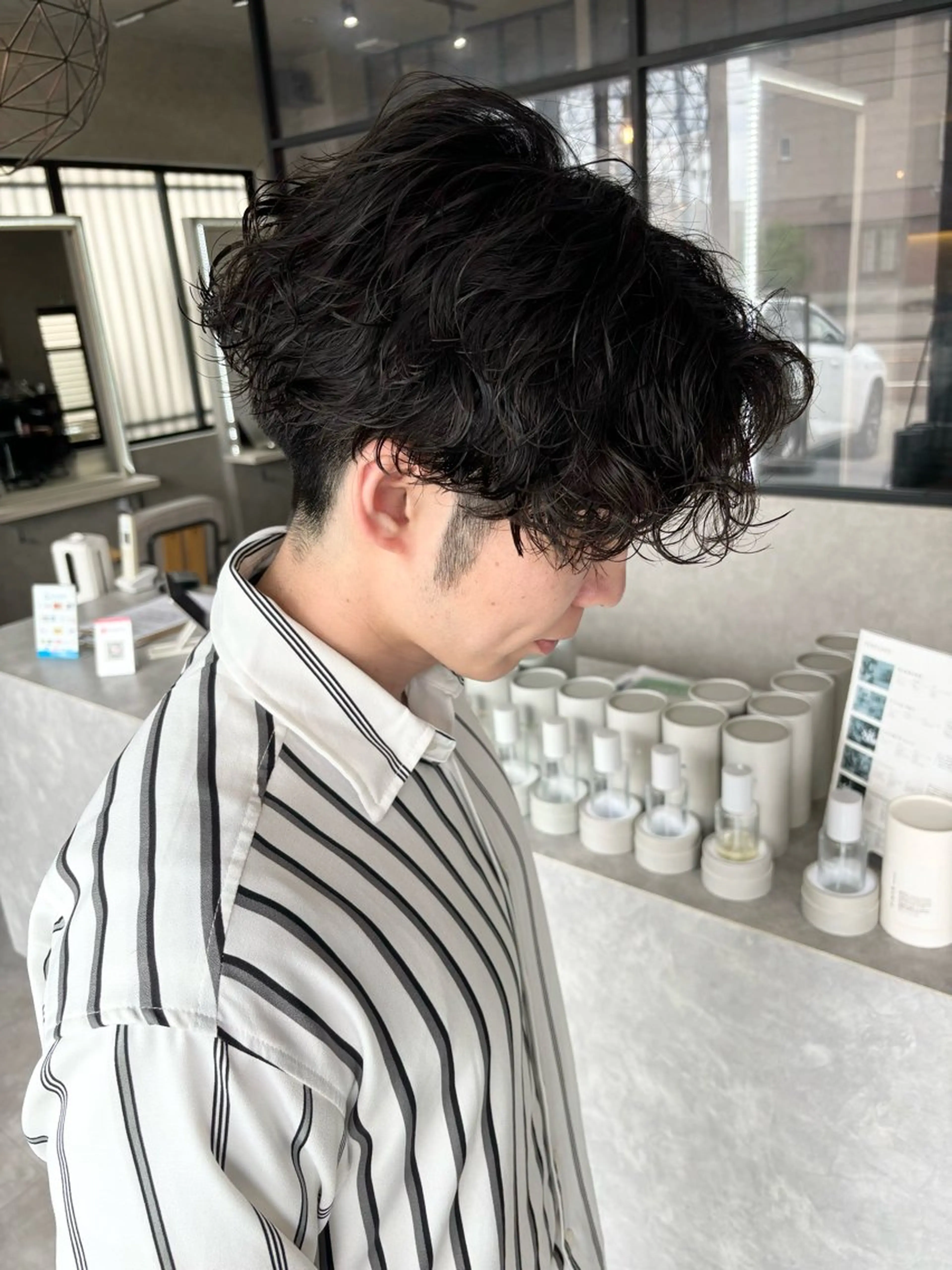 ショート パーマ メンズ センターパート メンズハイトーン マッシュウルフ マッシュ メンズパーマ カット パーマ トリートメント 長谷川 湧のヘアスタイル