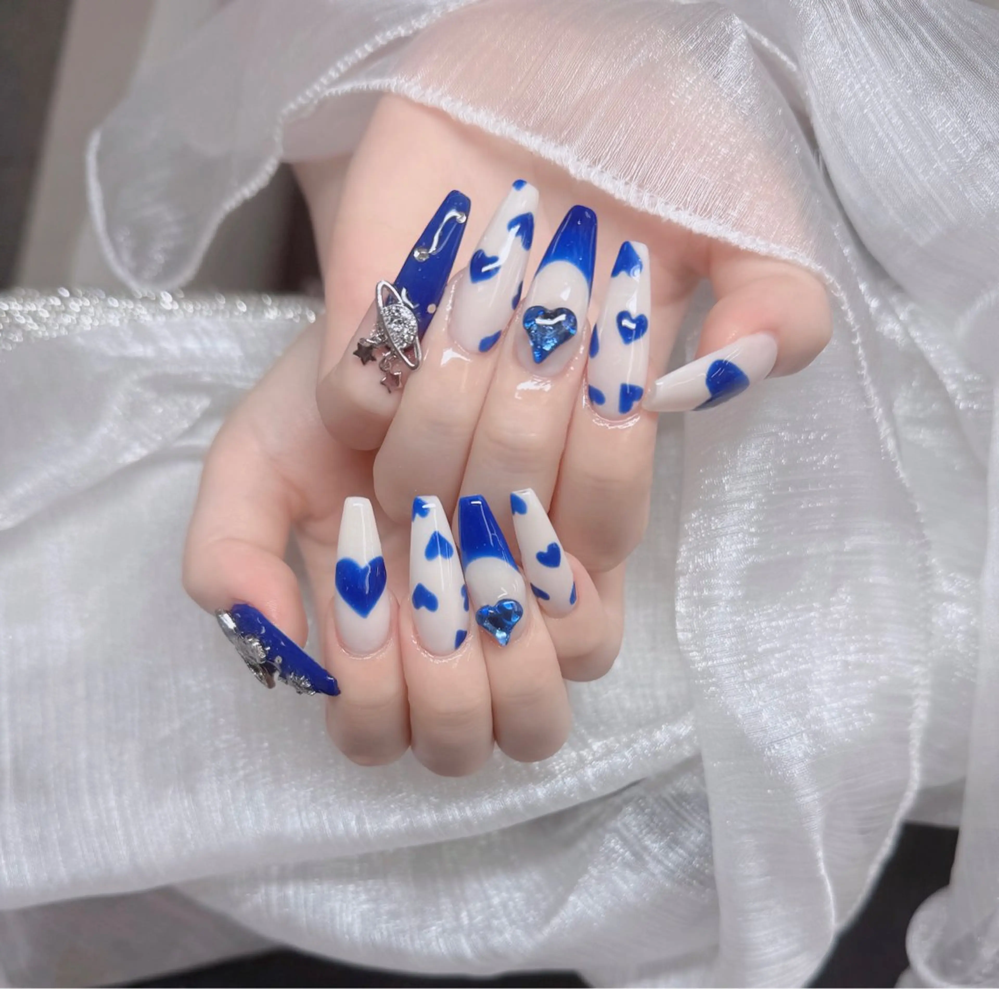 ネイル オーロラネイル フレンチネイル ジェルネイル ハロウィン キラキラネイル ハンドネイル H.baby Nail Salonのネイルデザイン