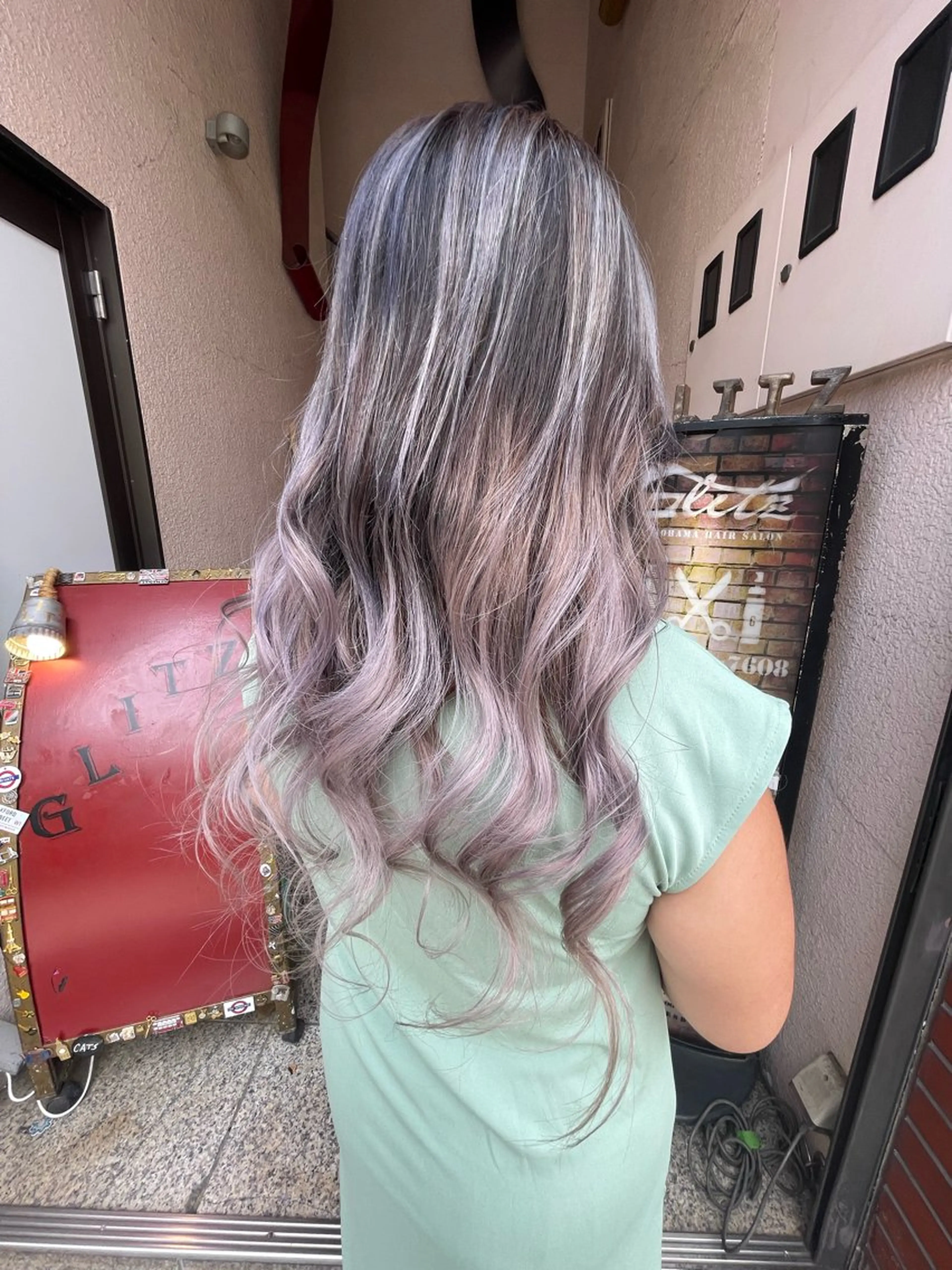 セミロング カラー バレイヤージュ ダブルカラー ラベンダーカラー シルバー レイヤーカット 👑派手髪/カット 👑ANRYのヘアスタイル