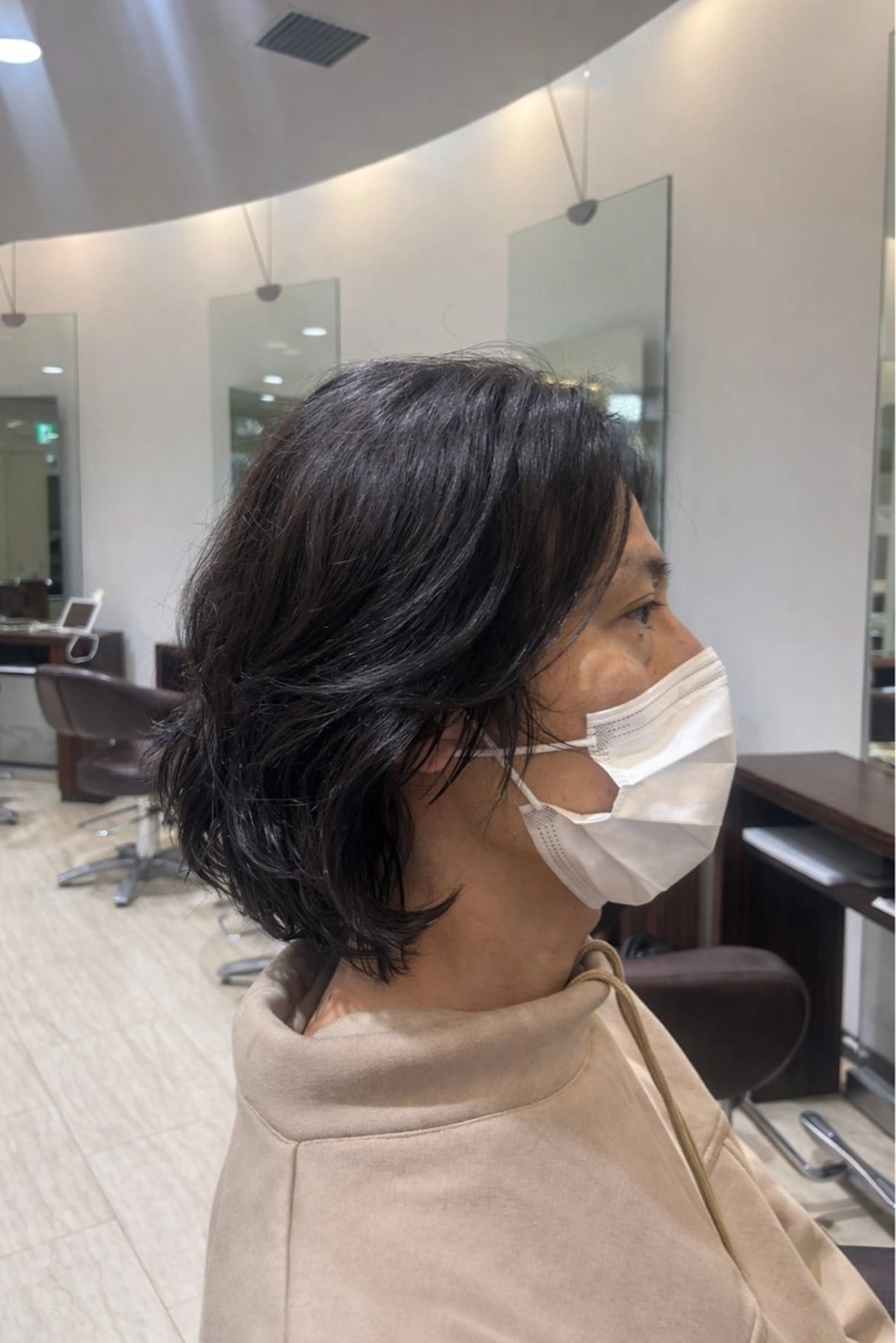 ミディアム くびれヘア レイヤーカット 外ハネヘア 鎌田 翔也のヘアスタイル