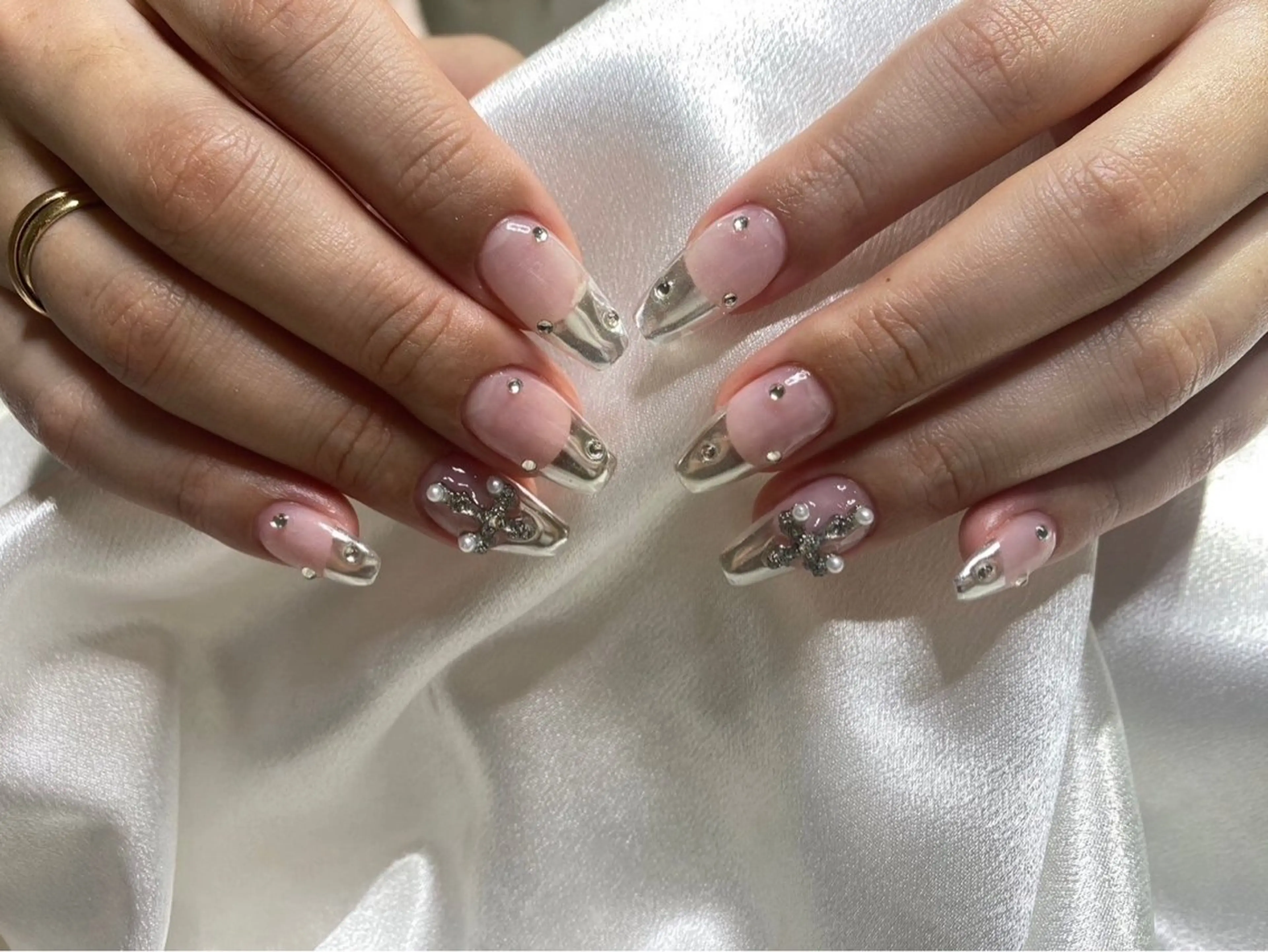 ネイル リボン、ガーリー パーツ放題専門店のネイルデザイン