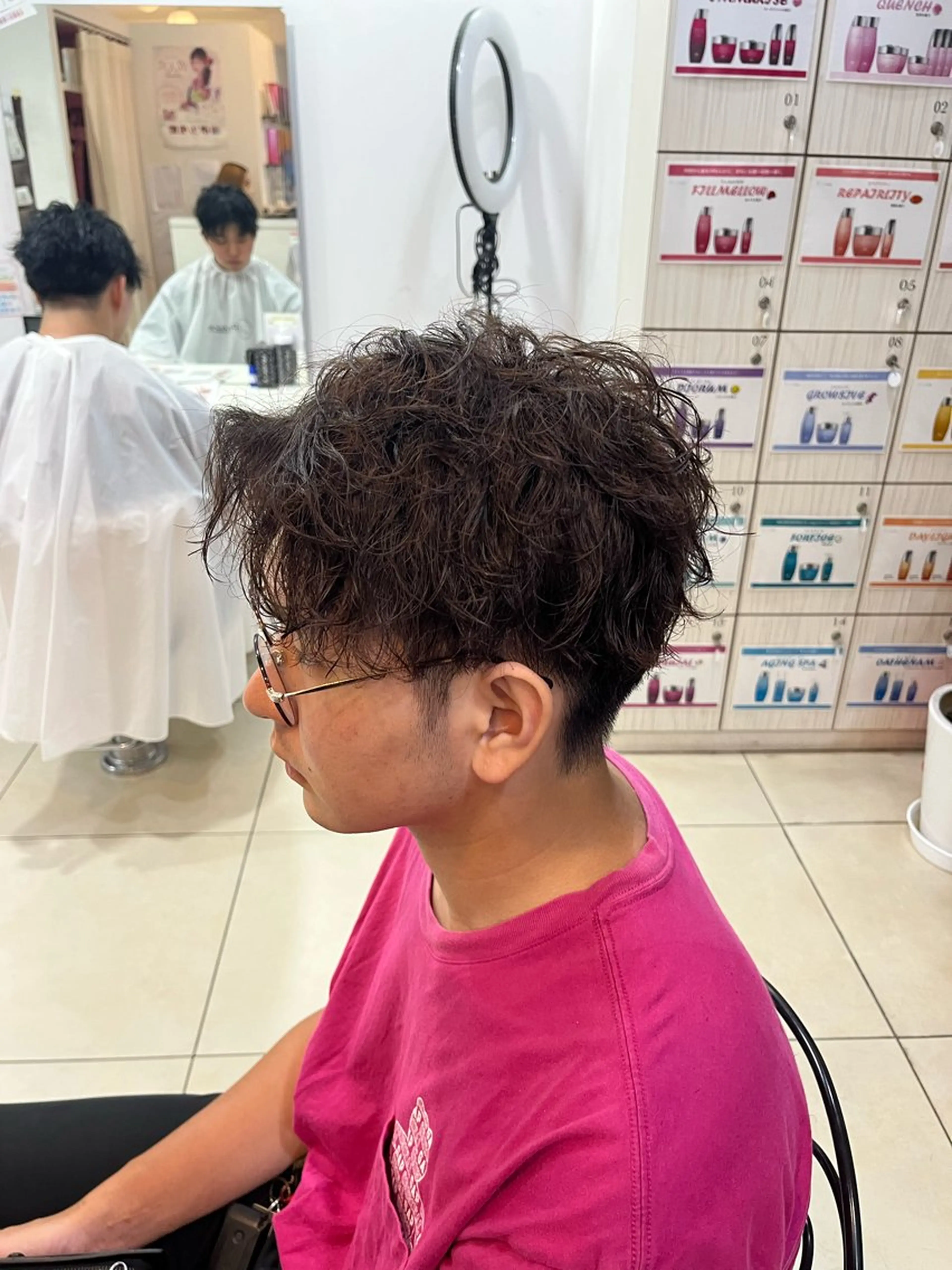 ショート パーマ メンズ マッシュ メンズパーマ スパイラルパーマ カット パーマ 韓国メンズヘア/ 毛流れヘア　須田龍世のヘアスタイル