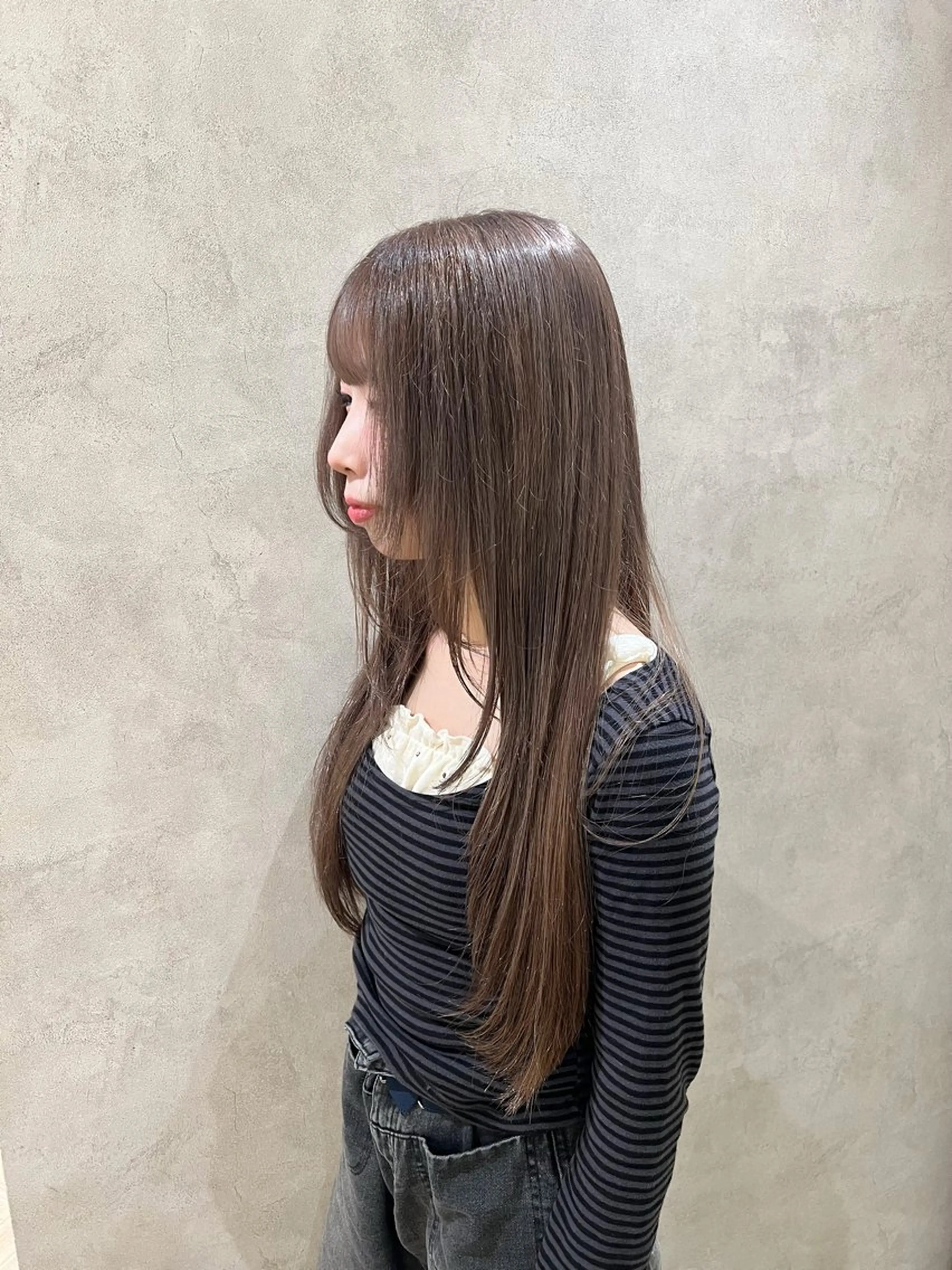 ロング カラー ブリーチ 透明感カラー グレージュ ロング 茂木 未海のヘアスタイル