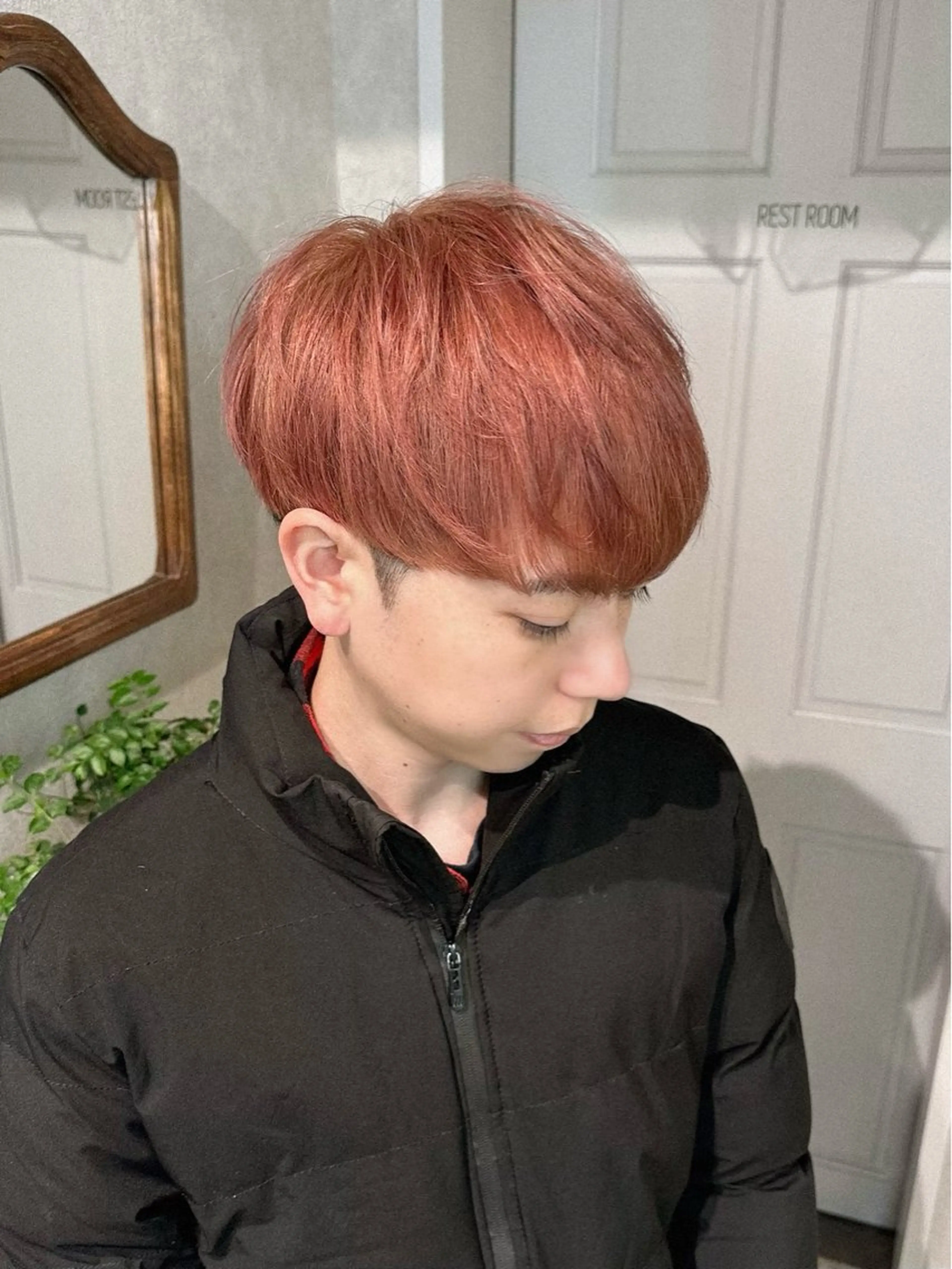 ショート カラー メンズ ベージュカラー ピンクカラー ピンクベージュ カット ヘアカラー お洒落カジュアル🍃 まなとのヘアスタイル