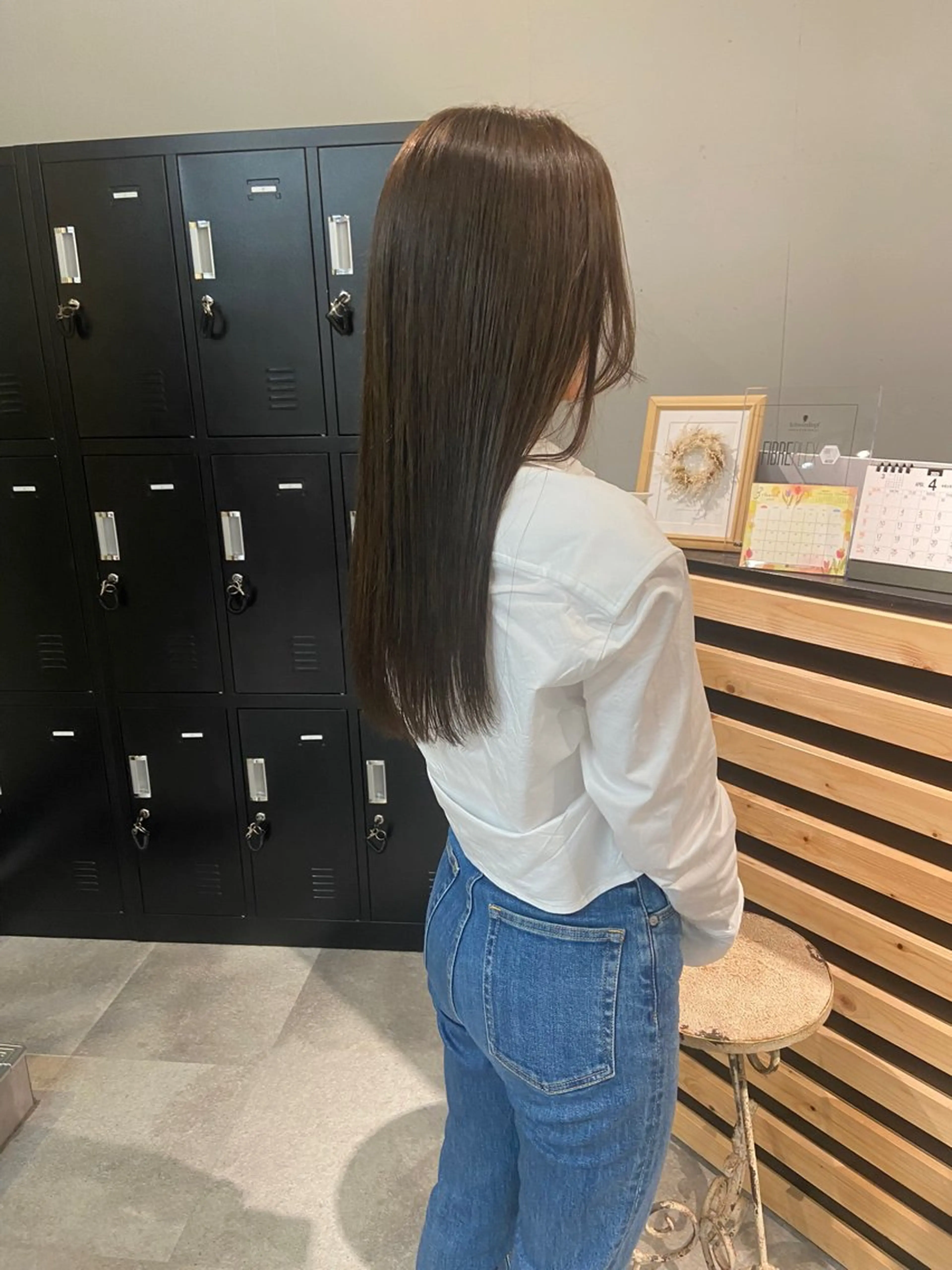 セミロング カラー アッシュ ベージュカラー ブリーチ ブリーチなしカラー 縮毛矯正 AILEE所属・ウルフカット レイヤーカット上柿のヘアスタイル