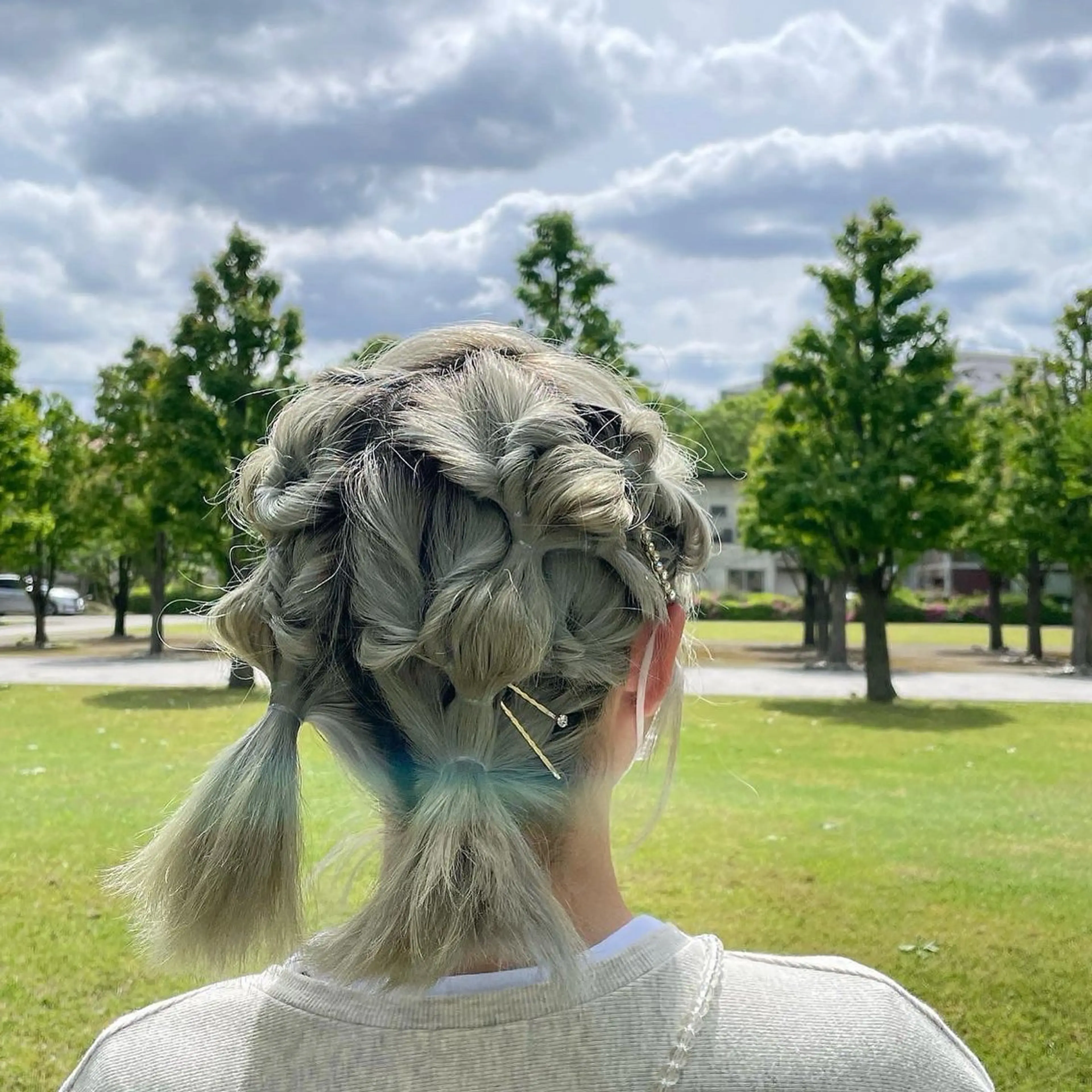 ミディアム ヘアアレンジ コテ巻きパーマ💙 シノヤユイのヘアスタイル