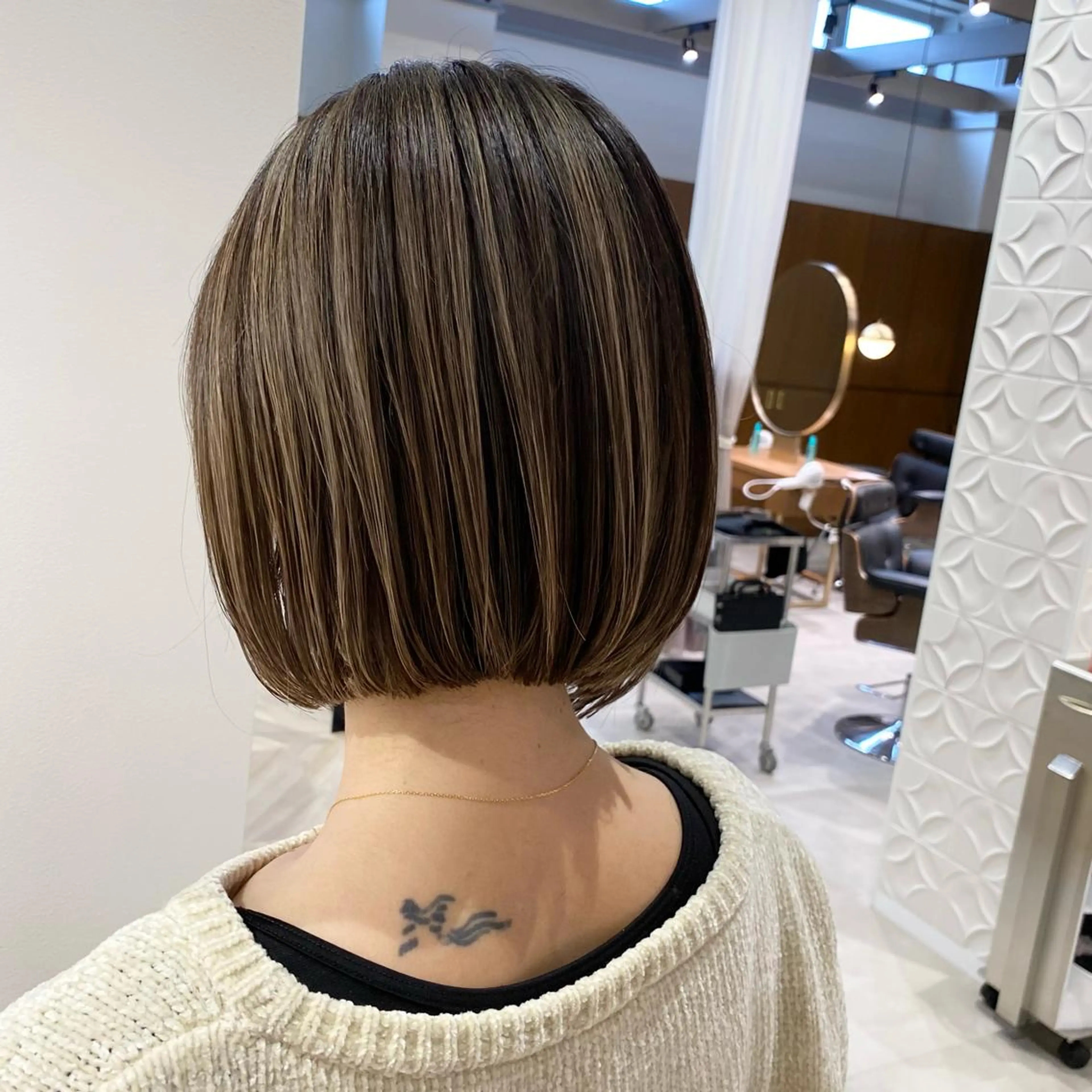 ショート 切りっぱなしボブ ボブ ハイライト トリートメント 山根 賢樹のヘアスタイル