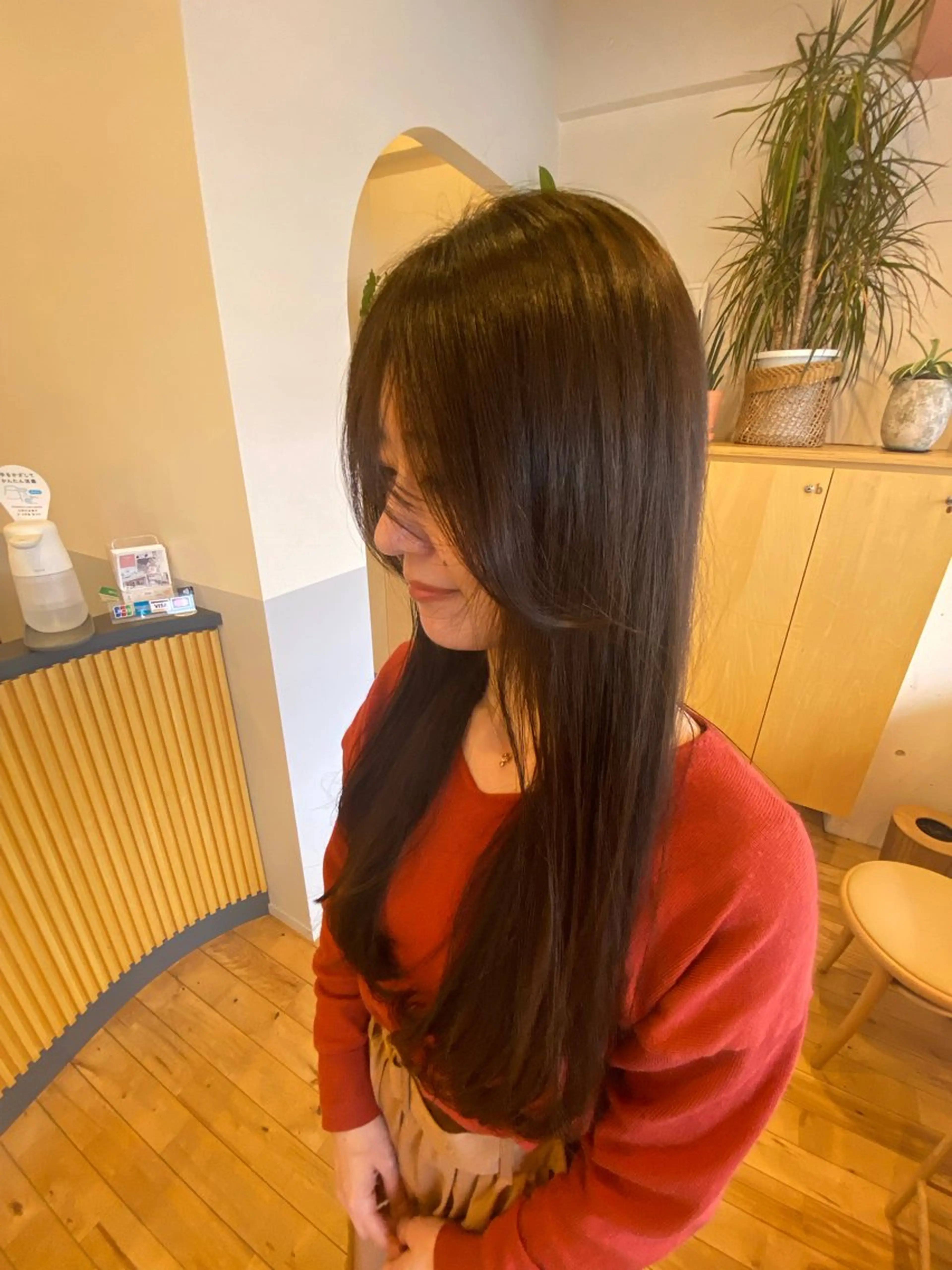 ロング カラー ベージュカラー ミルクティーベージュ 艶カラー／ストレート かとうゆうき🍯のヘアスタイル