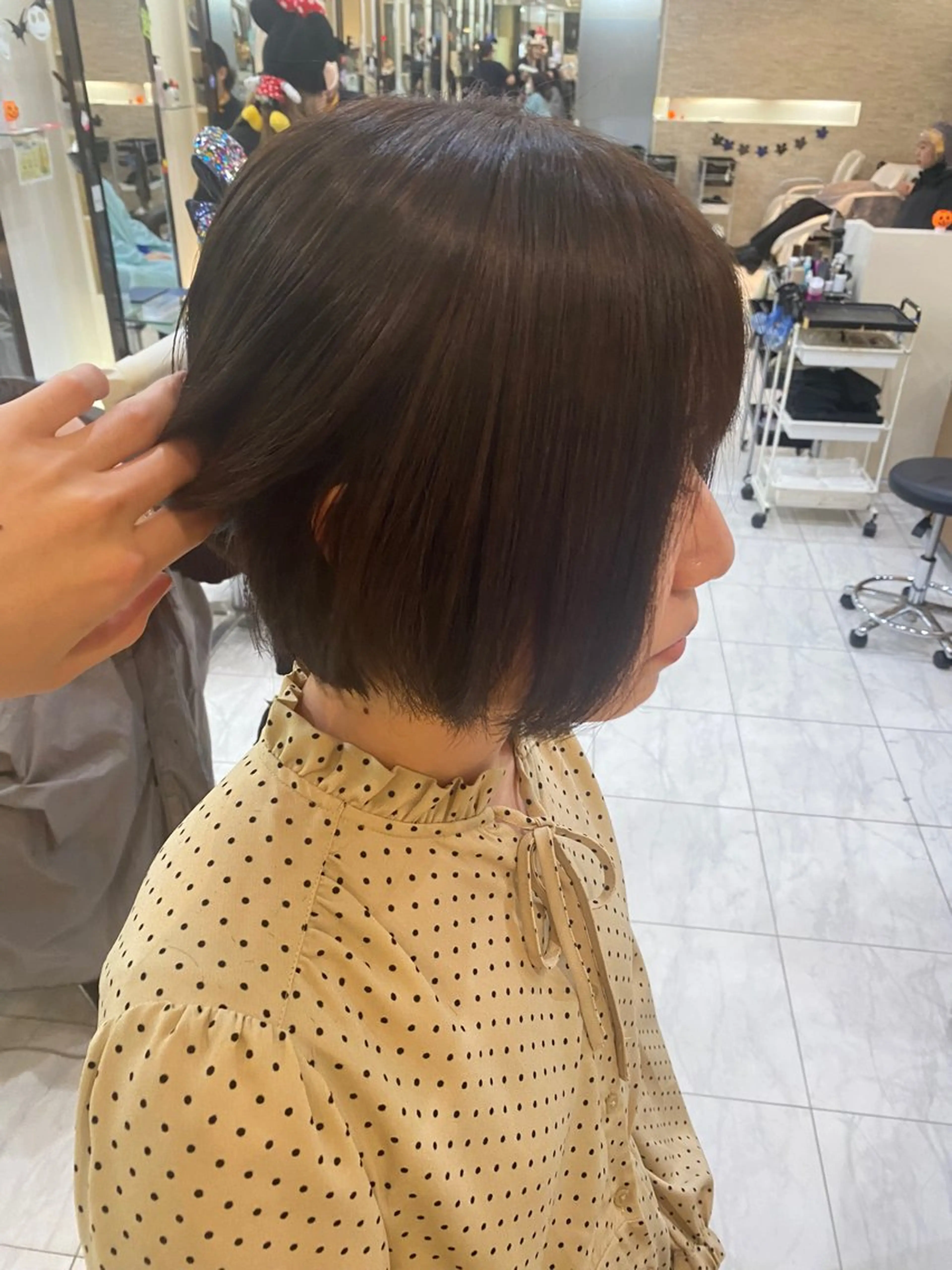 ショート カラー ヘアアレンジ 切りっぱなしボブ 前下がりボブ ショートボブ アッシュ アッシュブラウン Zina 大宮所属・目黒 碧人のヘアスタイル
