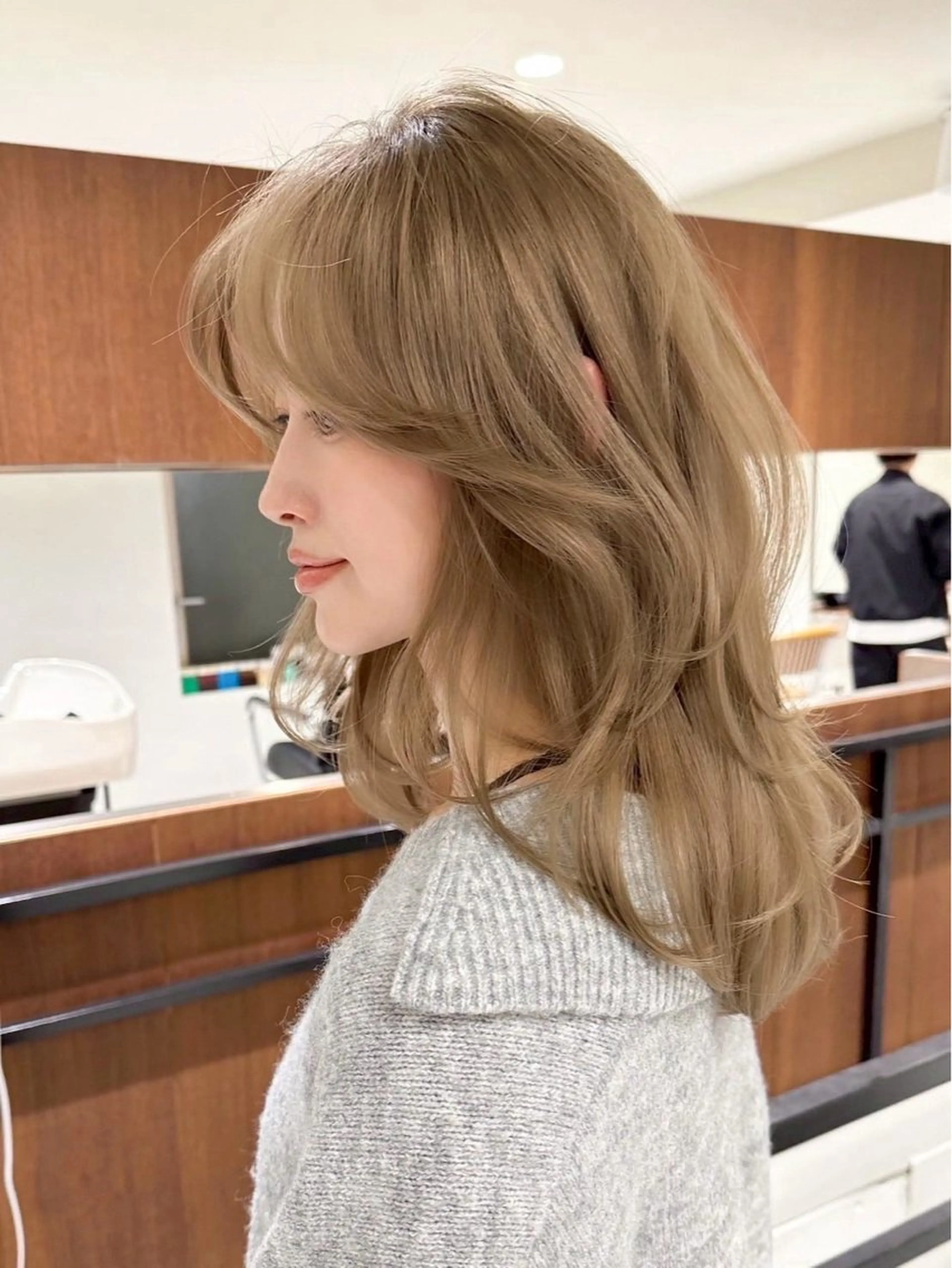 ナチュラルだけど印象UP💫ワンブリーチカラーの写真