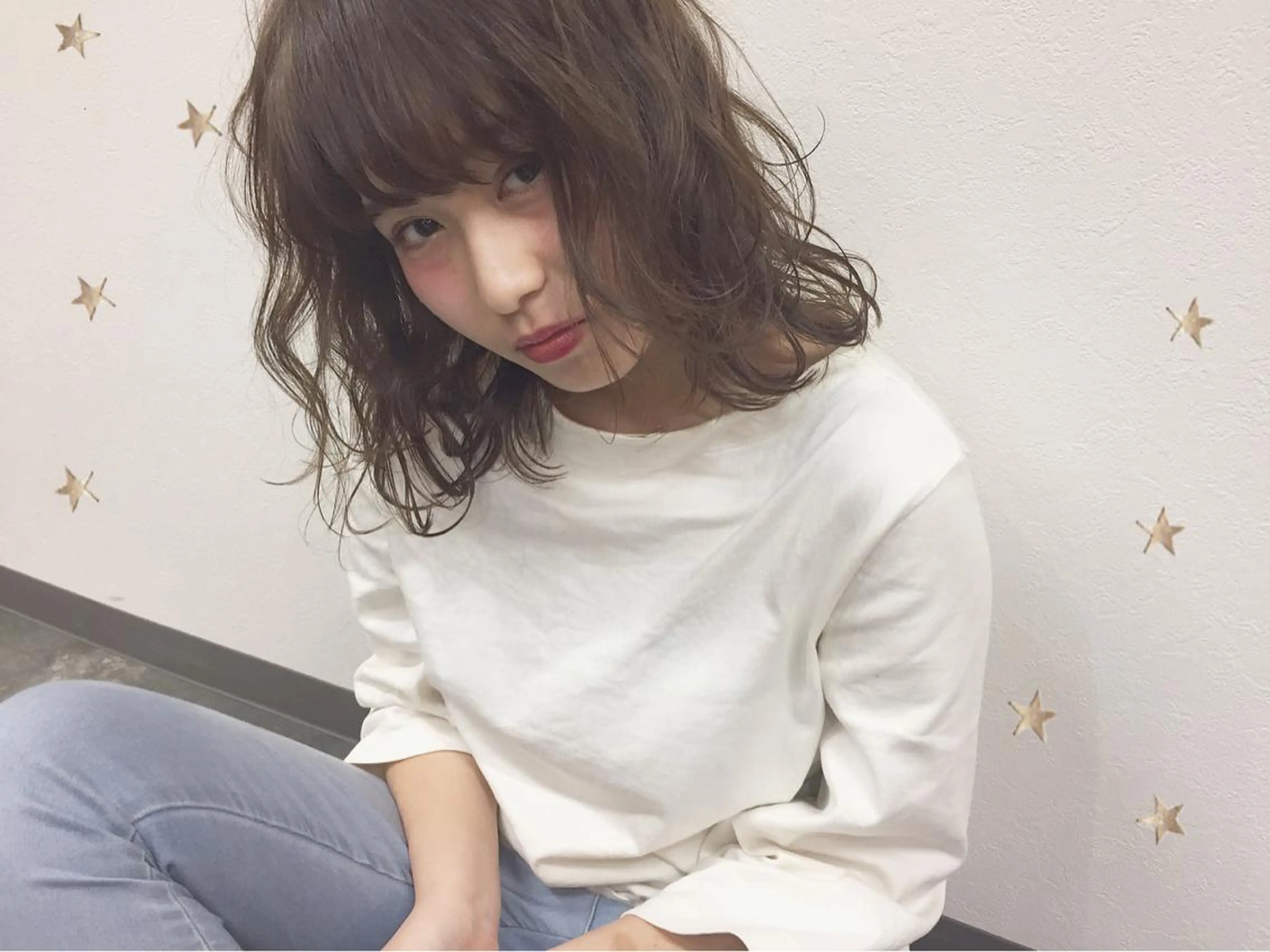 ミディアム アッシュ アッシュグレー 伸ばしかけ 市川 千夏のヘアスタイル