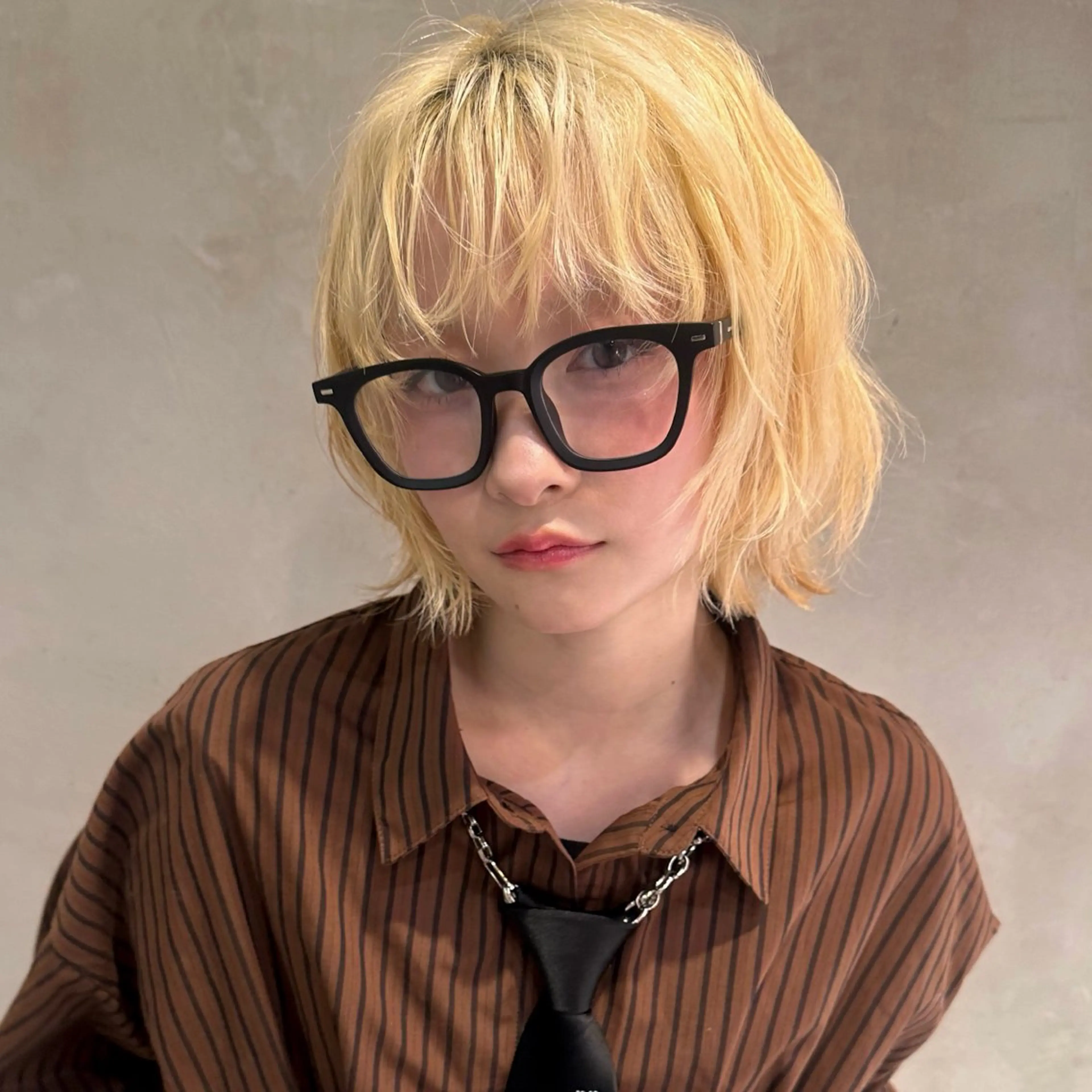 ショート カラー ブリーチ ヘアカラー おしゃれハイトーン 💗AKARIのヘアスタイル