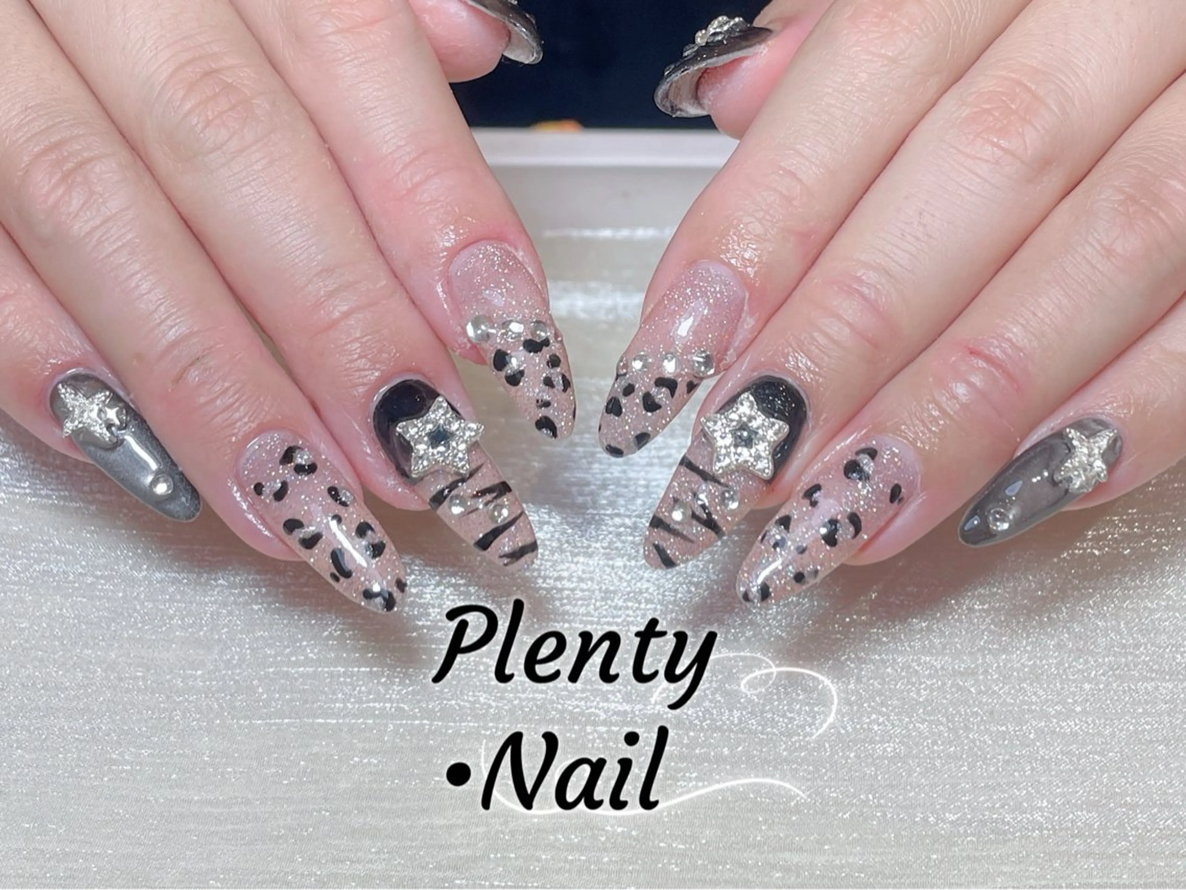 ネイル アートネイル オーロラネイル ガーリー キラキラネイル マグネットネイル Plenty Kokona🩷のネイルデザイン