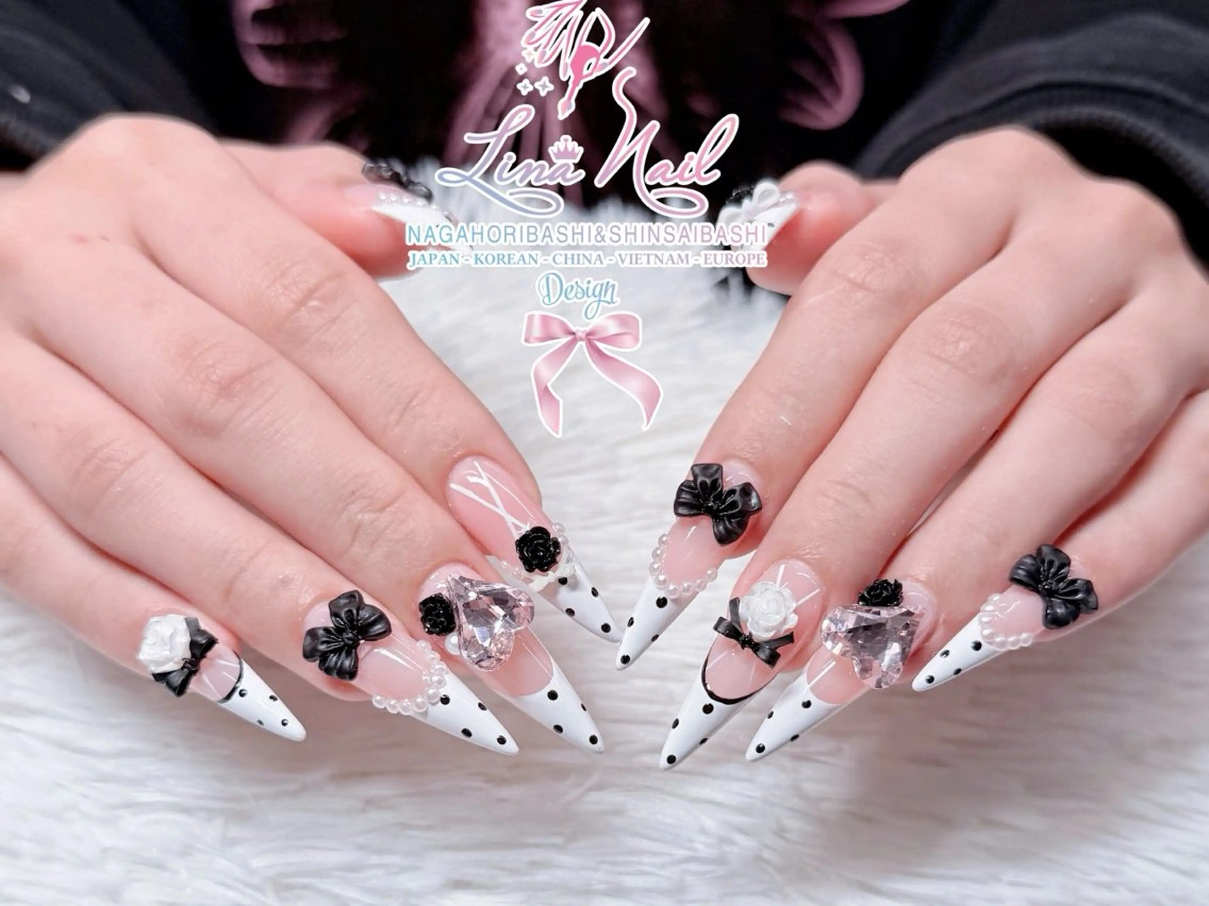 セミロング 韓国風ヘア クリスマス ハンドネイル 79Linanailnamba所属・Linanail Nambaのネイルデザイン