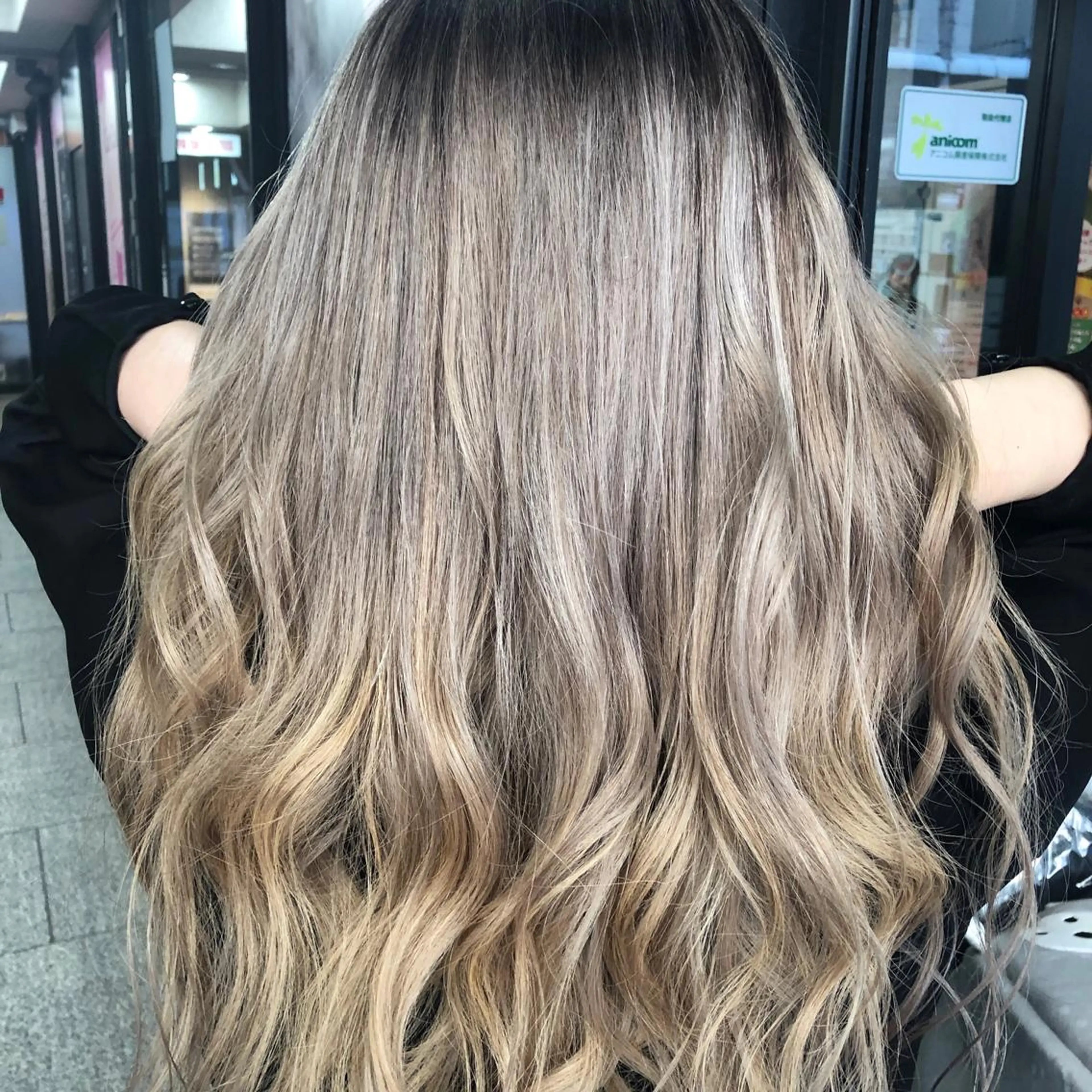 ミディアム カラー ベージュカラー ブリーチ ミルクティーベージュ シルバー ヘアカラー JILBLAN京都 ショート/ハイライトのヘアスタイル