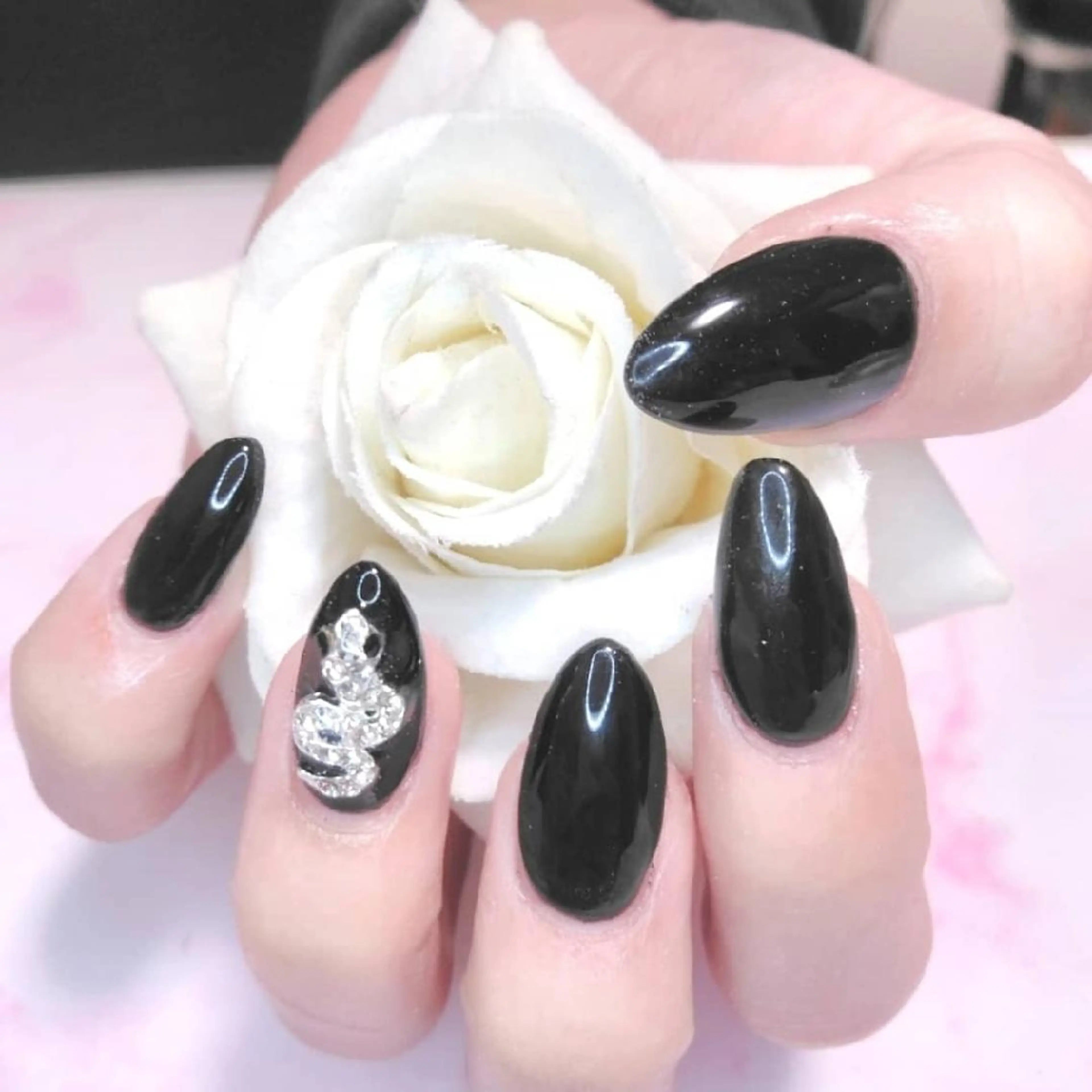 ネイル エステとネイル ローズコンフォートのネイルデザイン