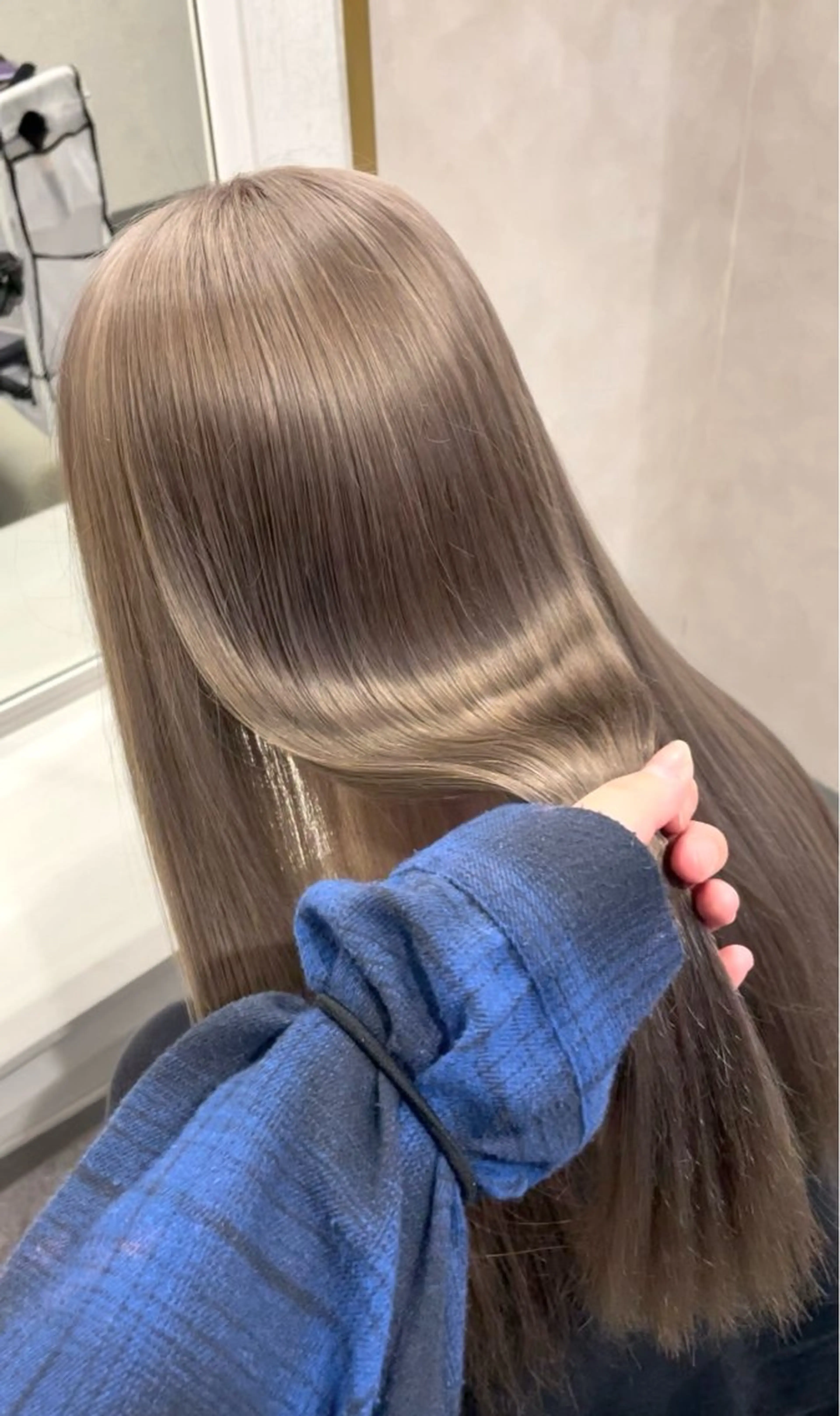 ロング wistell所属・ハイトーン/艶カラー sarina🩷のヘアスタイル