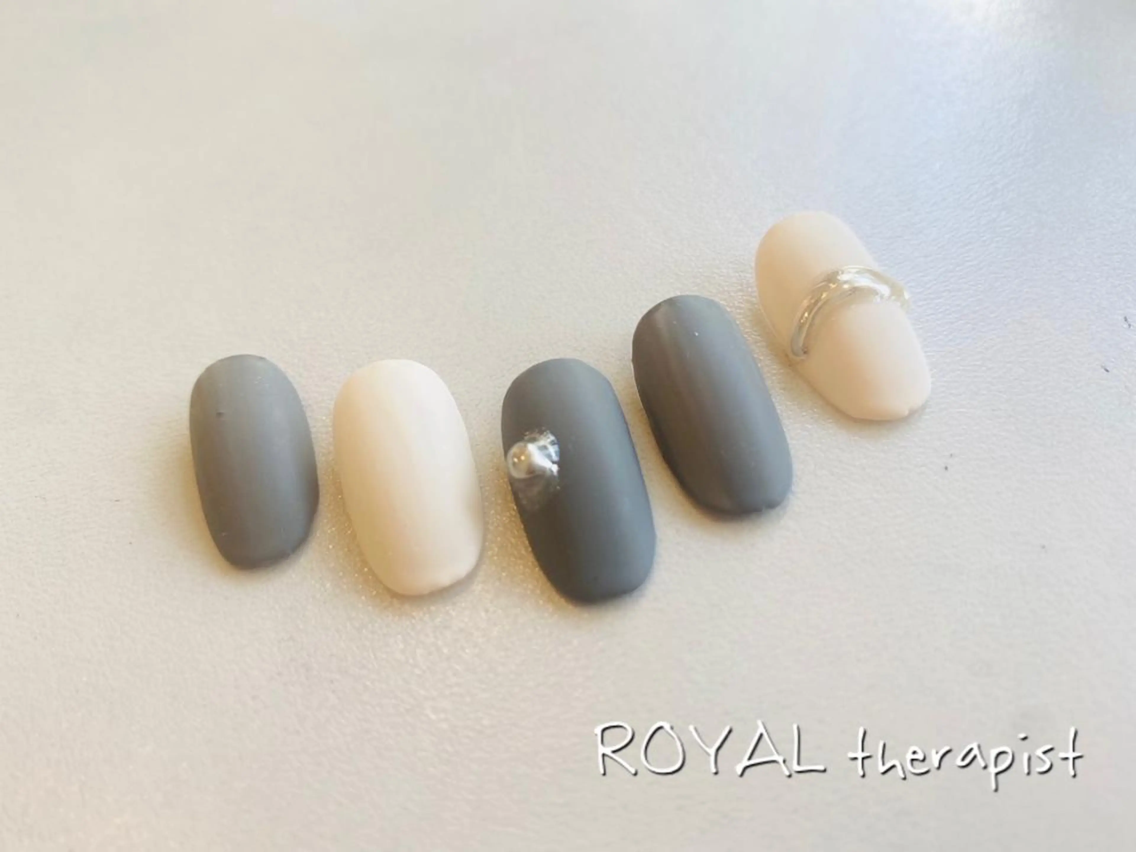 ネイル 【尾下】 ロイヤル•セラピストのネイルデザイン