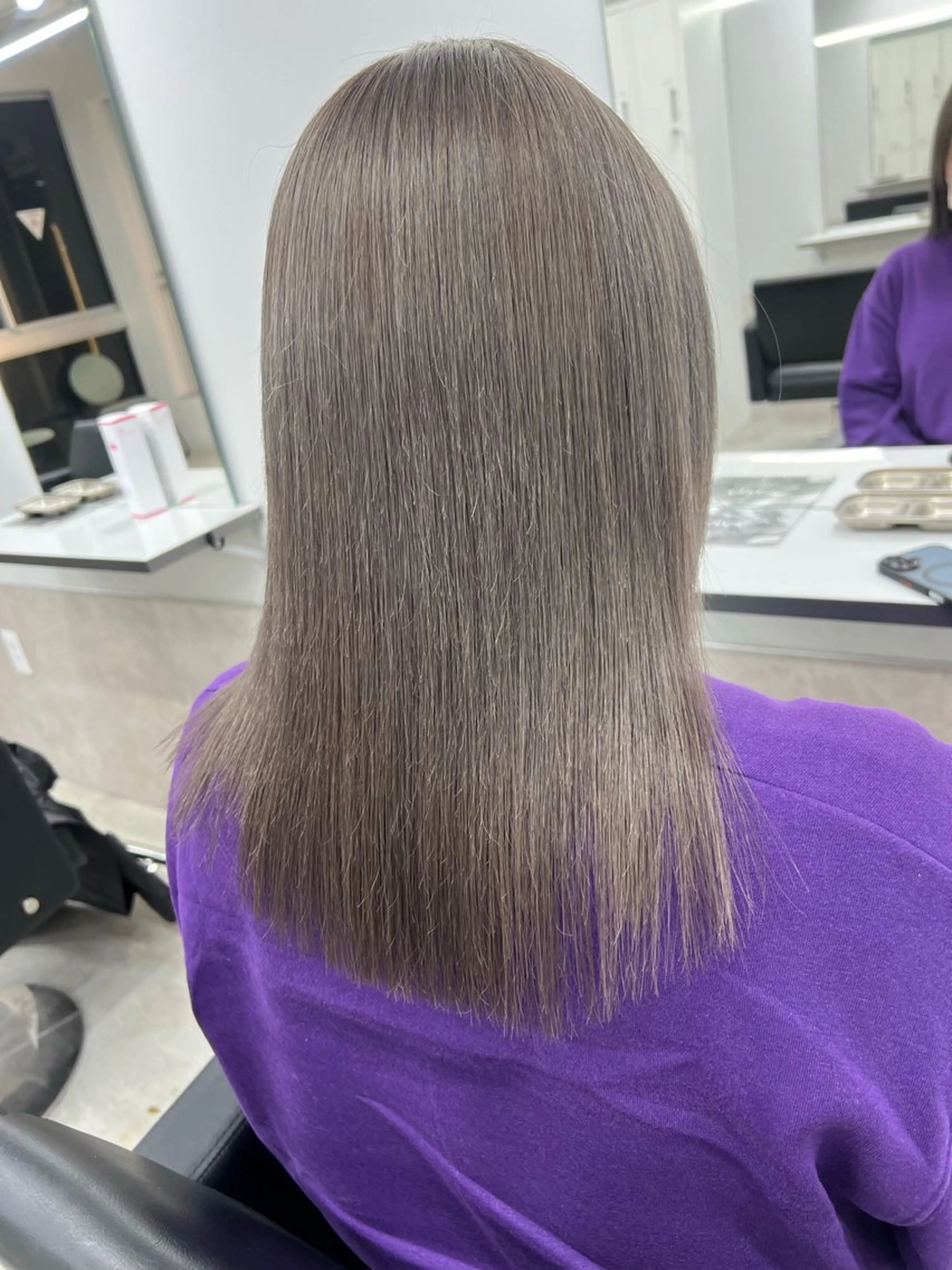 ミディアム maya レイヤーカットのヘアスタイル