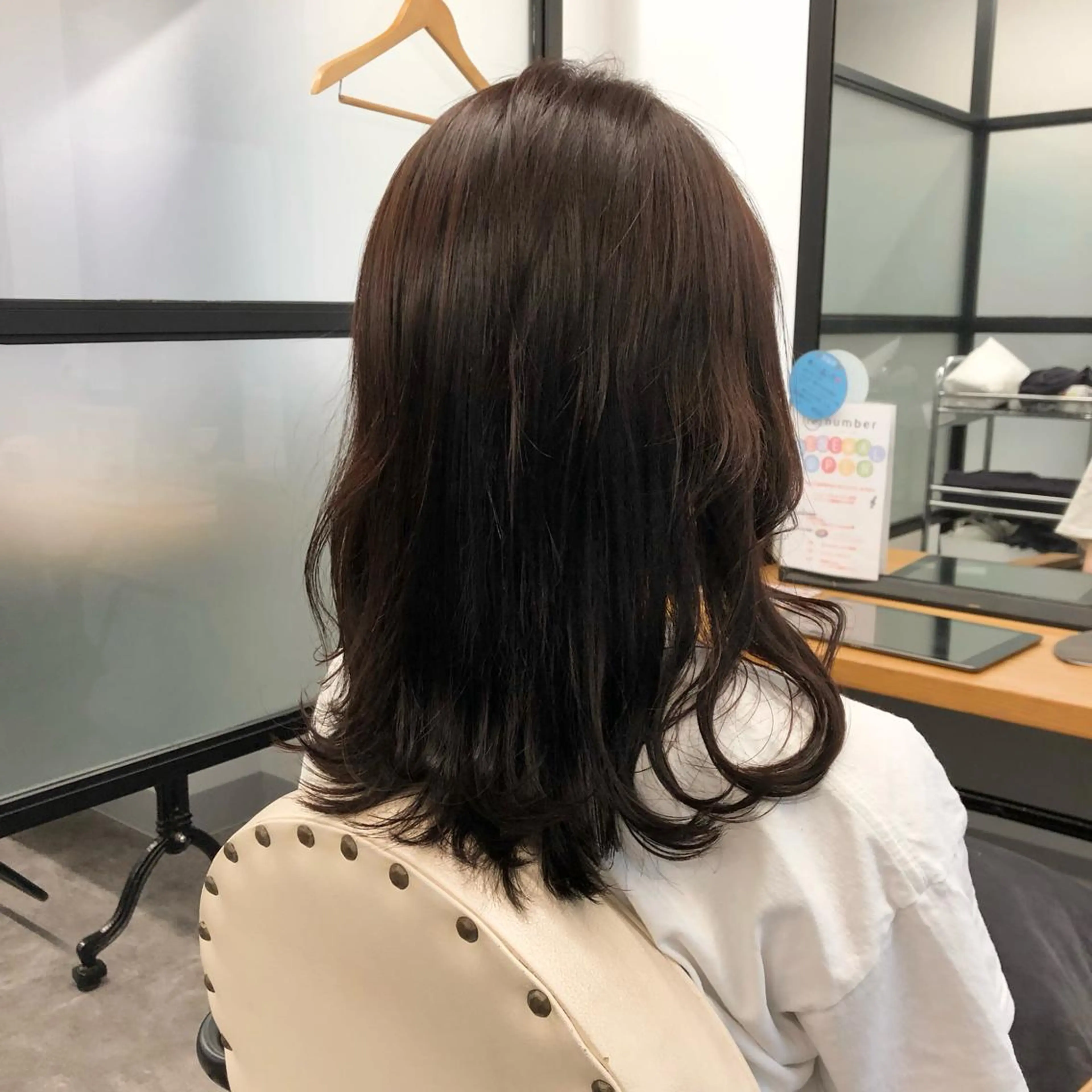 ロング カラー ヘアアレンジ アディクシーカラー アッシュ ベージュカラー 黒髪 ブリーチ JURI🤎 ワンカールレイヤーのヘアスタイル
