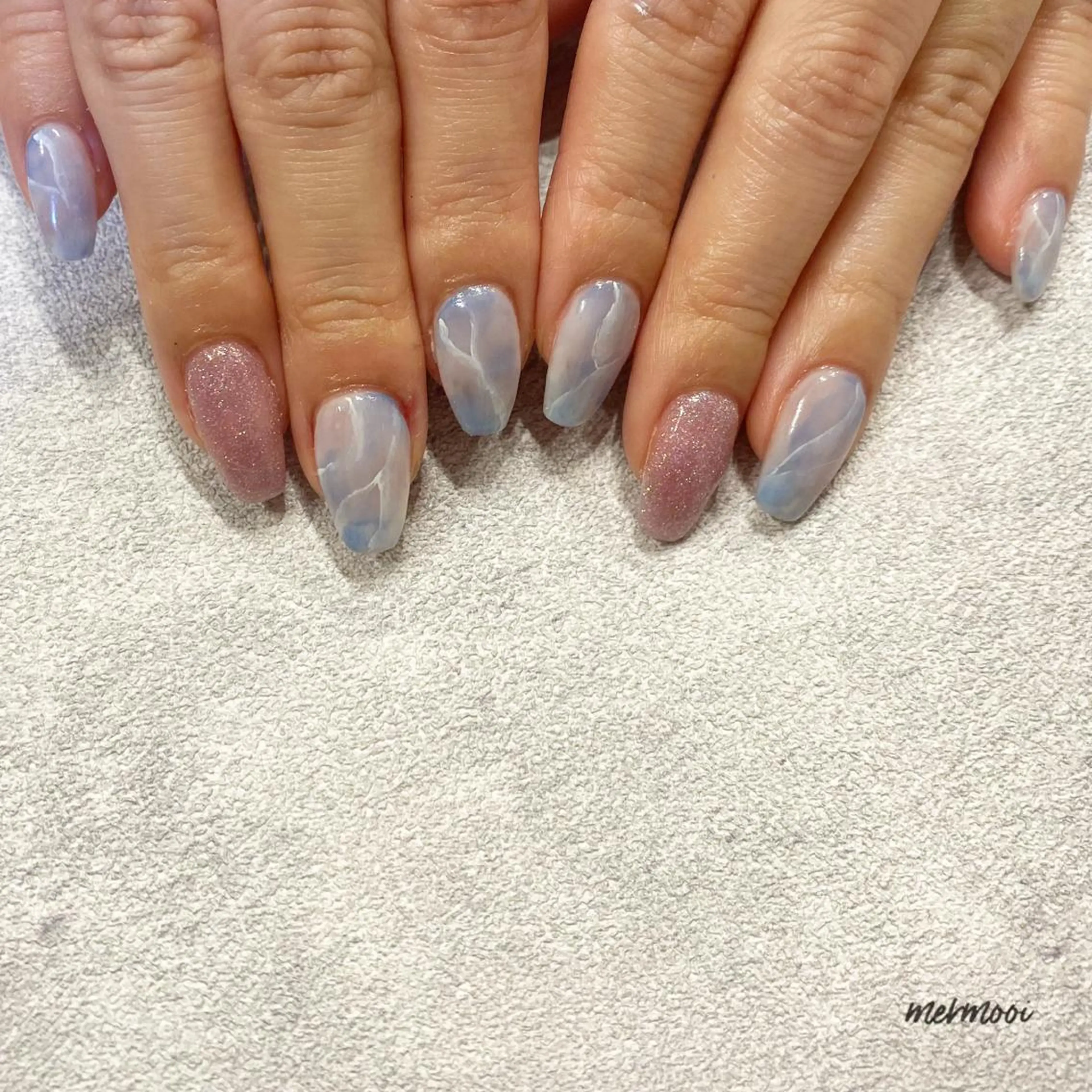 ネイル ブルー ラメ(グリッター) 大理石ネイル(マーブル) ニュアンスネイル melumooi nailのネイルデザイン