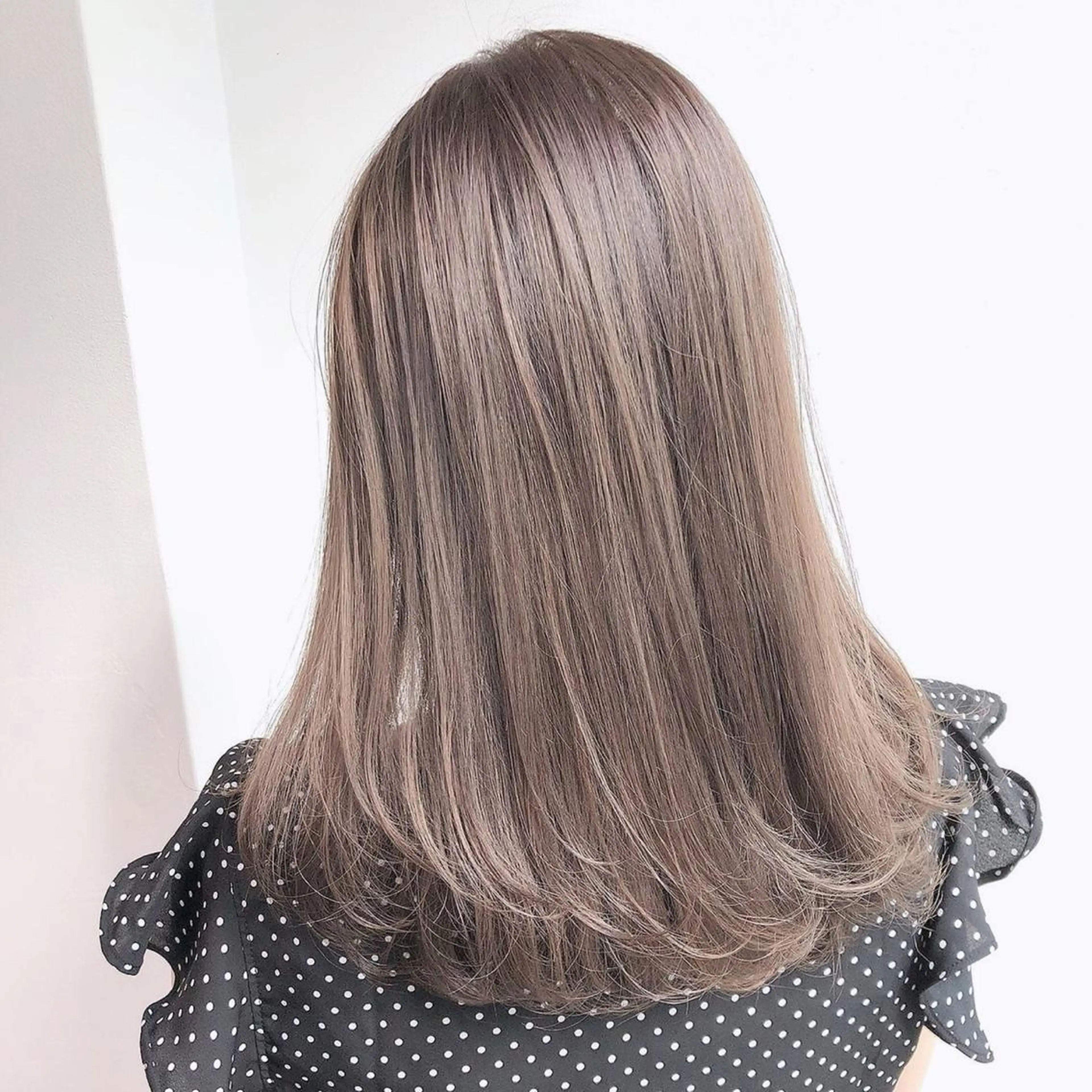 ミディアム カラー ベージュカラー グレージュ ♡透け感カラー 大賀哲平♡のヘアスタイル
