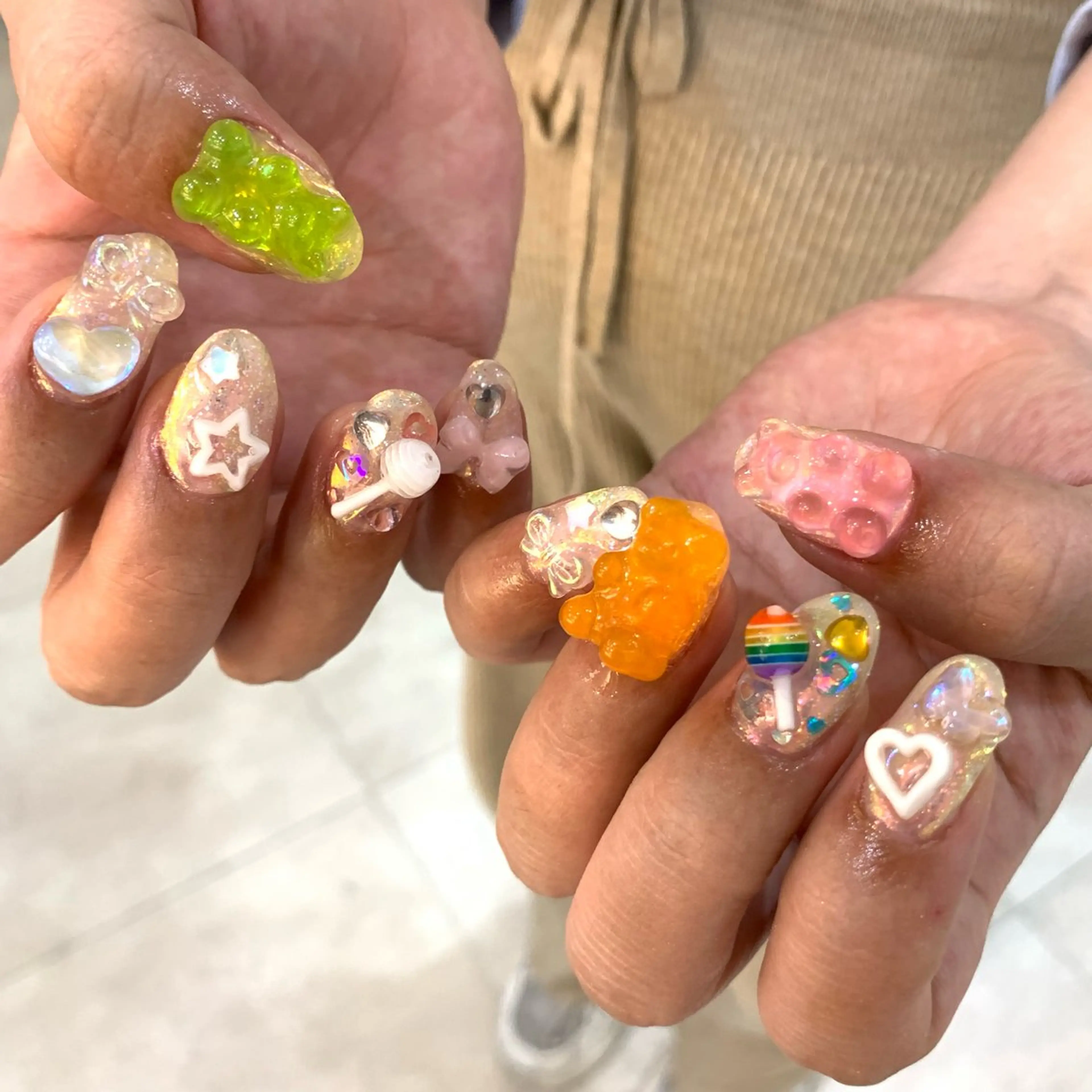 ネイル ハンドネイル フットネイル 栗田 ゆう子のネイルデザイン