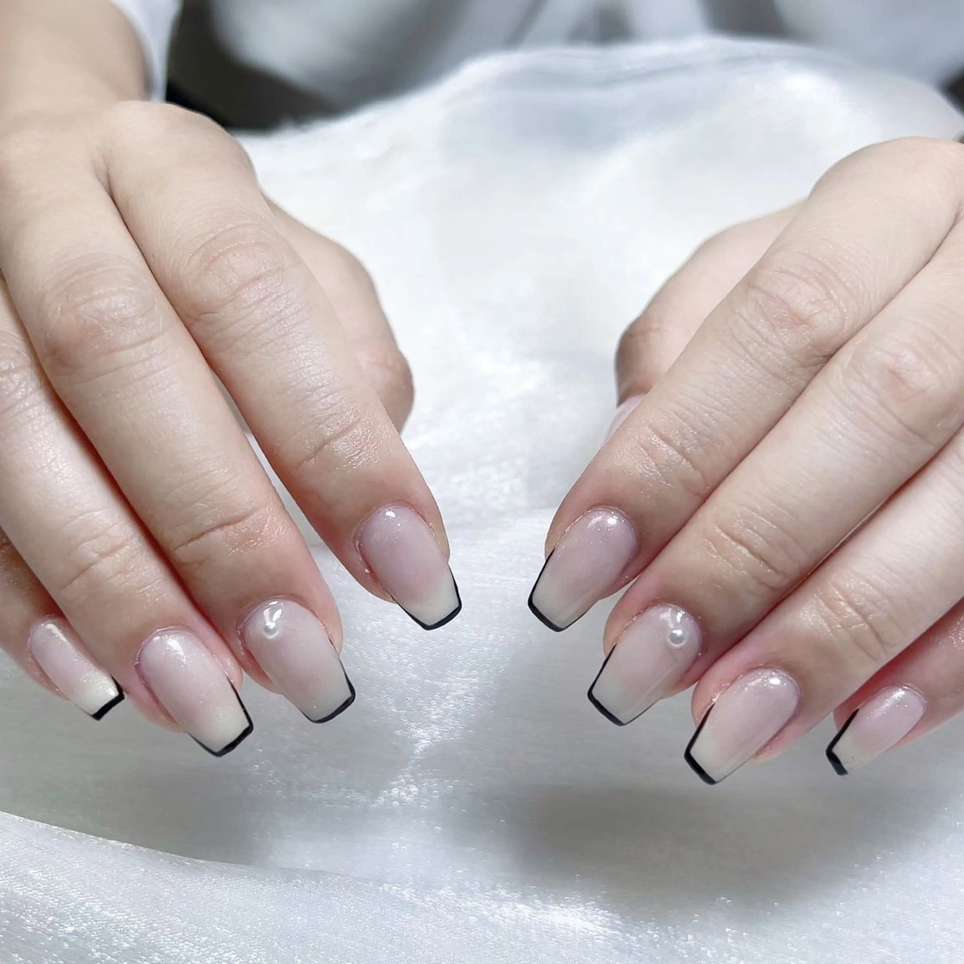 ネイル アートネイル オーロラネイル ガーリー キラキラネイル 韓国ネイル ハンドネイル Nail salon 木にいるのネイルデザイン