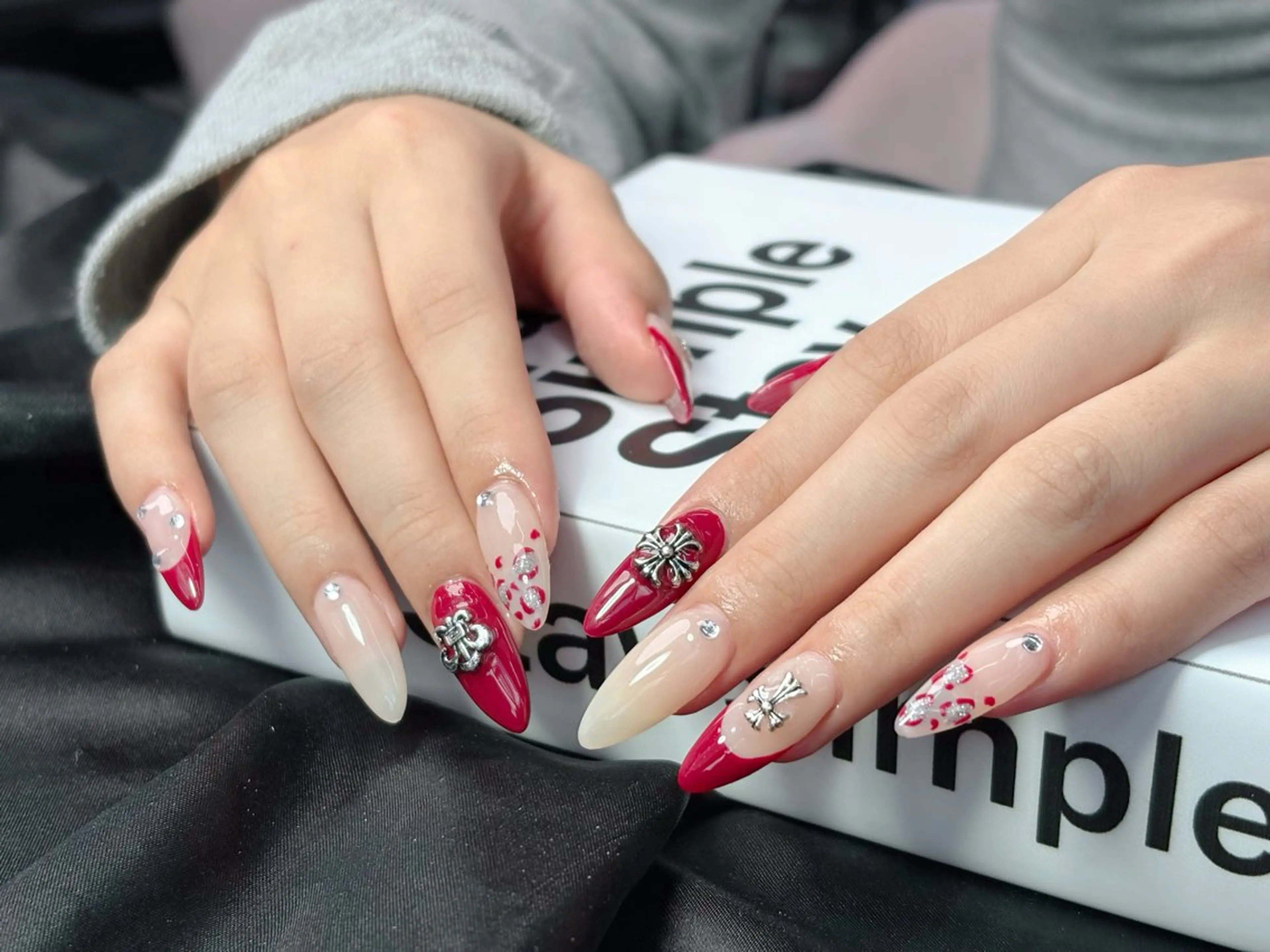 ネイル 桜ネイル 長さ出し フラワーネイル フレンチネイル ジェルネイル ハンドネイル AConNailSalon所属・ACon NailSalonのネイルデザイン