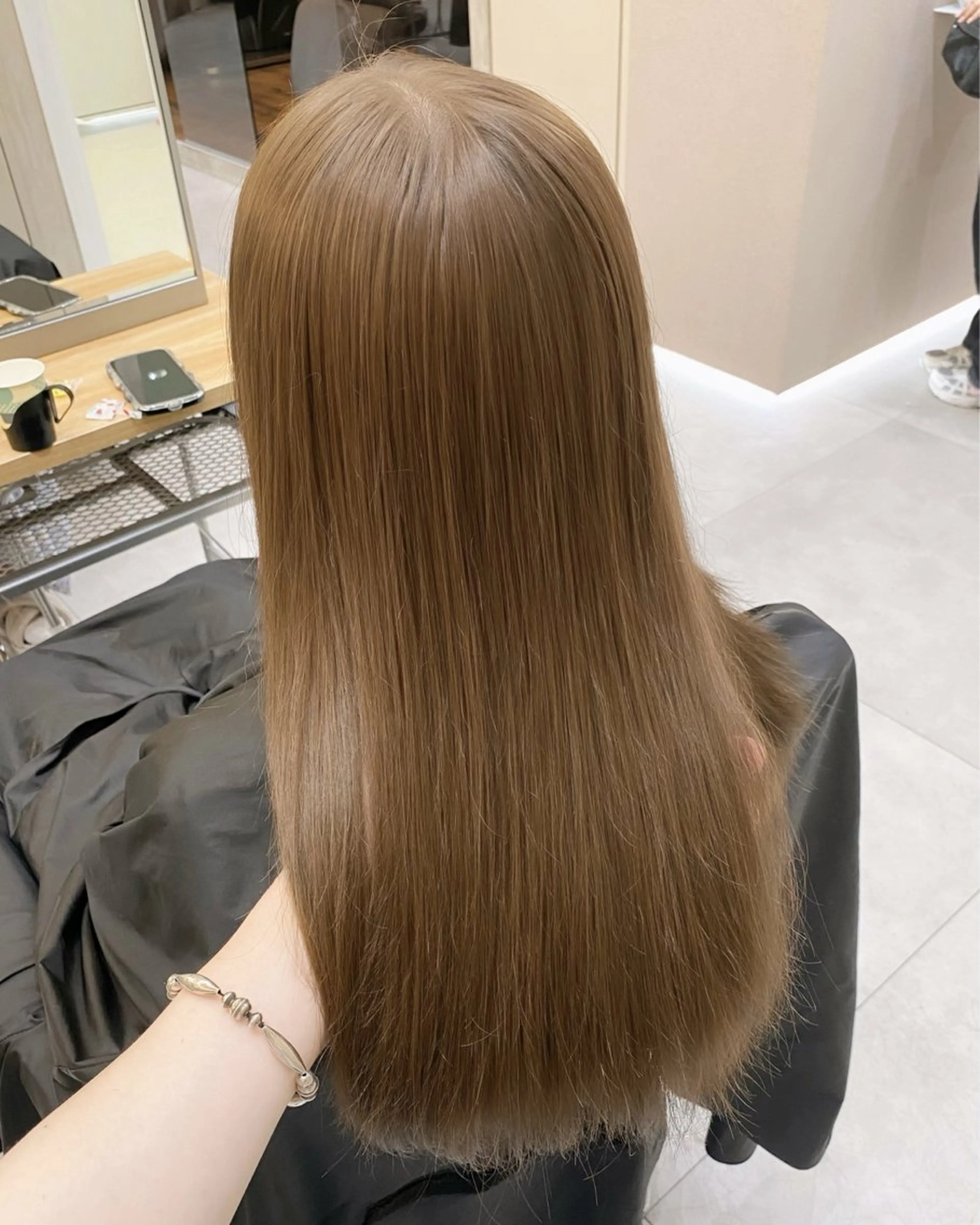 セミロング カラー ヘアアレンジ ベージュカラー ブリーチ ブラウンカラー 透明感カラー ダブルカラー ヘアカラー トリートメント ヘアセット 赤み消し🫧韓国ヘア 🫧藤岡誠也のヘアスタイル