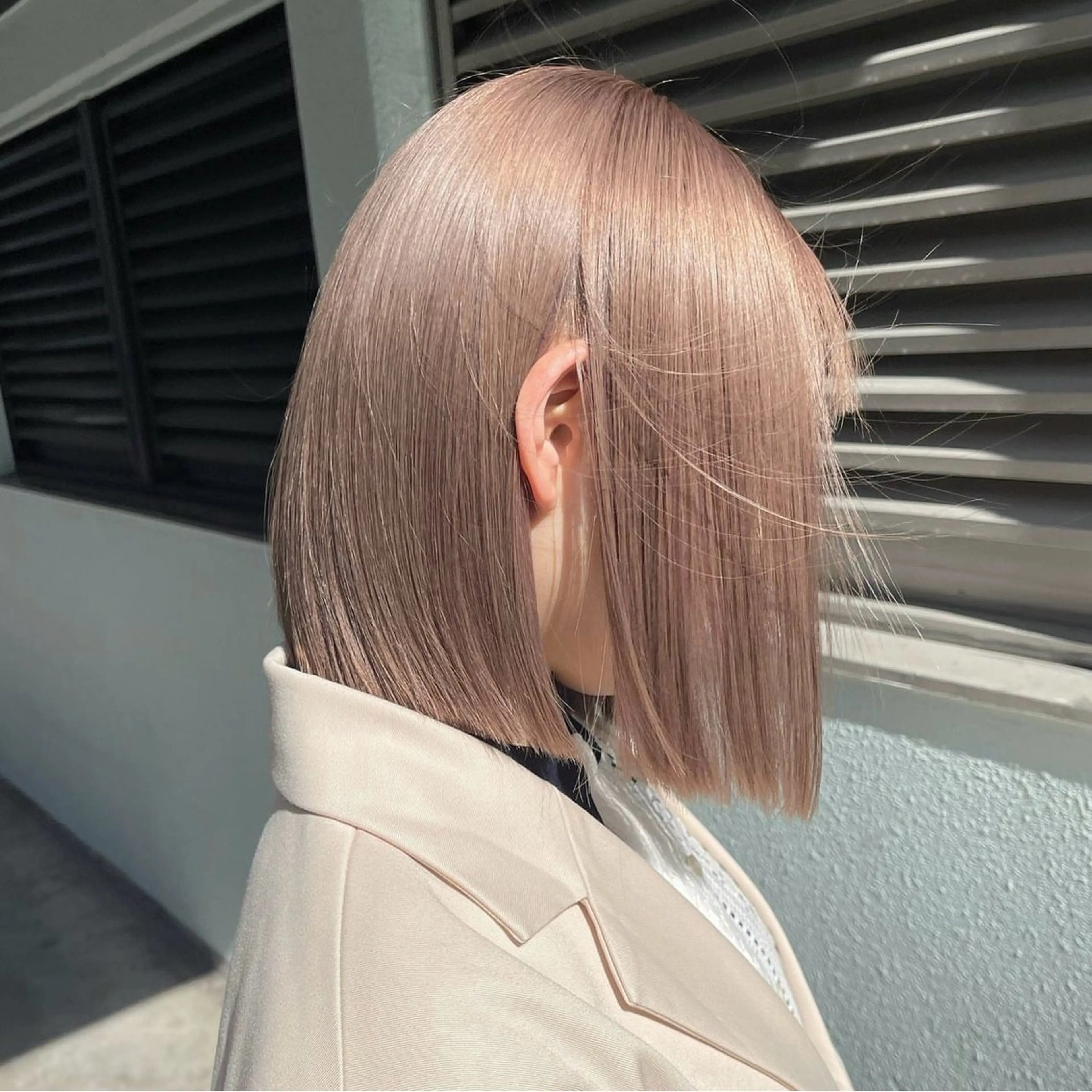 ショート カラー ベージュカラー ミルクティーベージュ カット ヘアカラー ムラ修正💎 艶髪ハイトーン💎のヘアスタイル